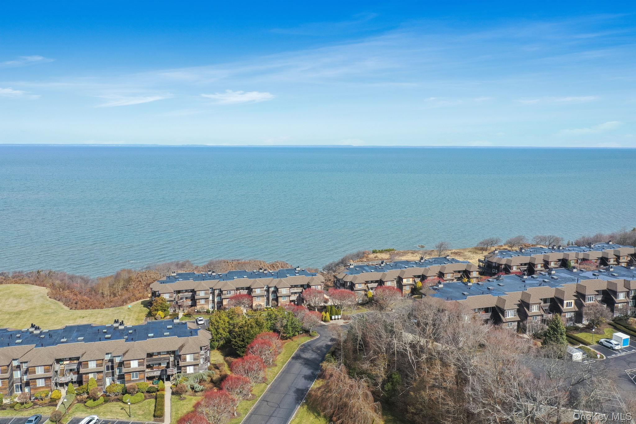 Condo Fox Hill  Suffolk County, NY 11933, MLS-970952-33