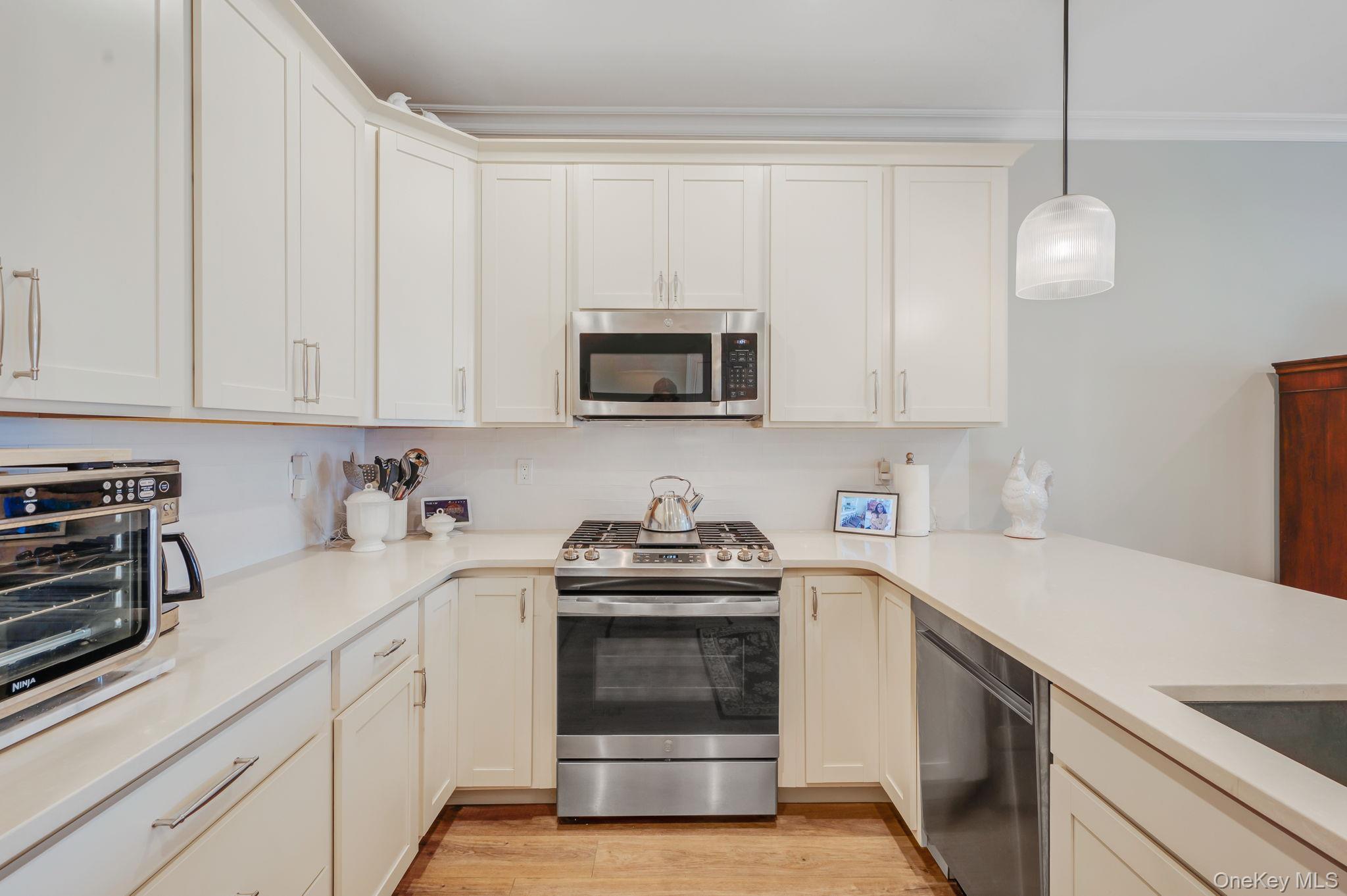 Condo Fox Hill Suffolk County, NY 11933, MLS-970952-9