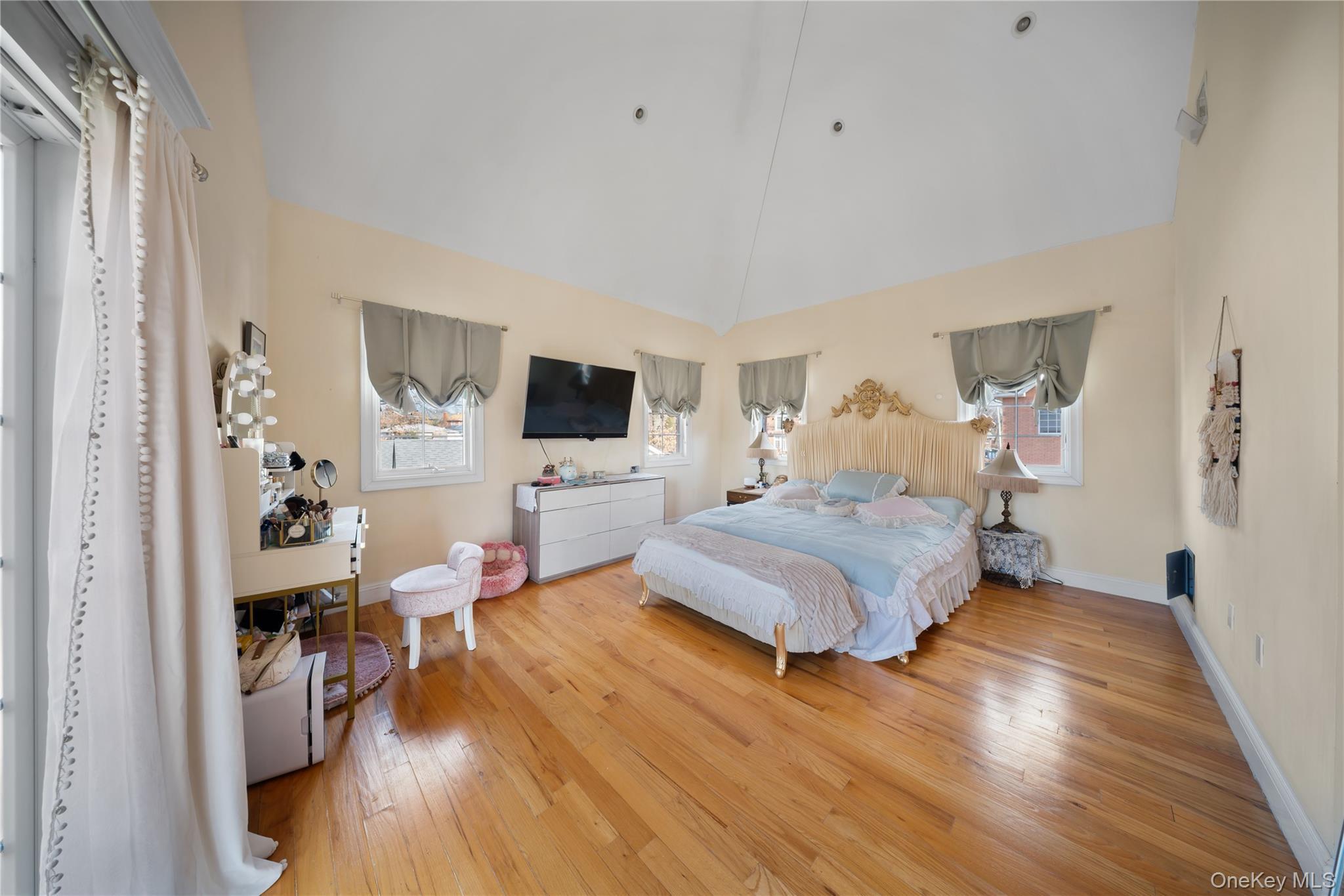 Single Family Commonwealth Queens, NY 11362, MLS-970973-11