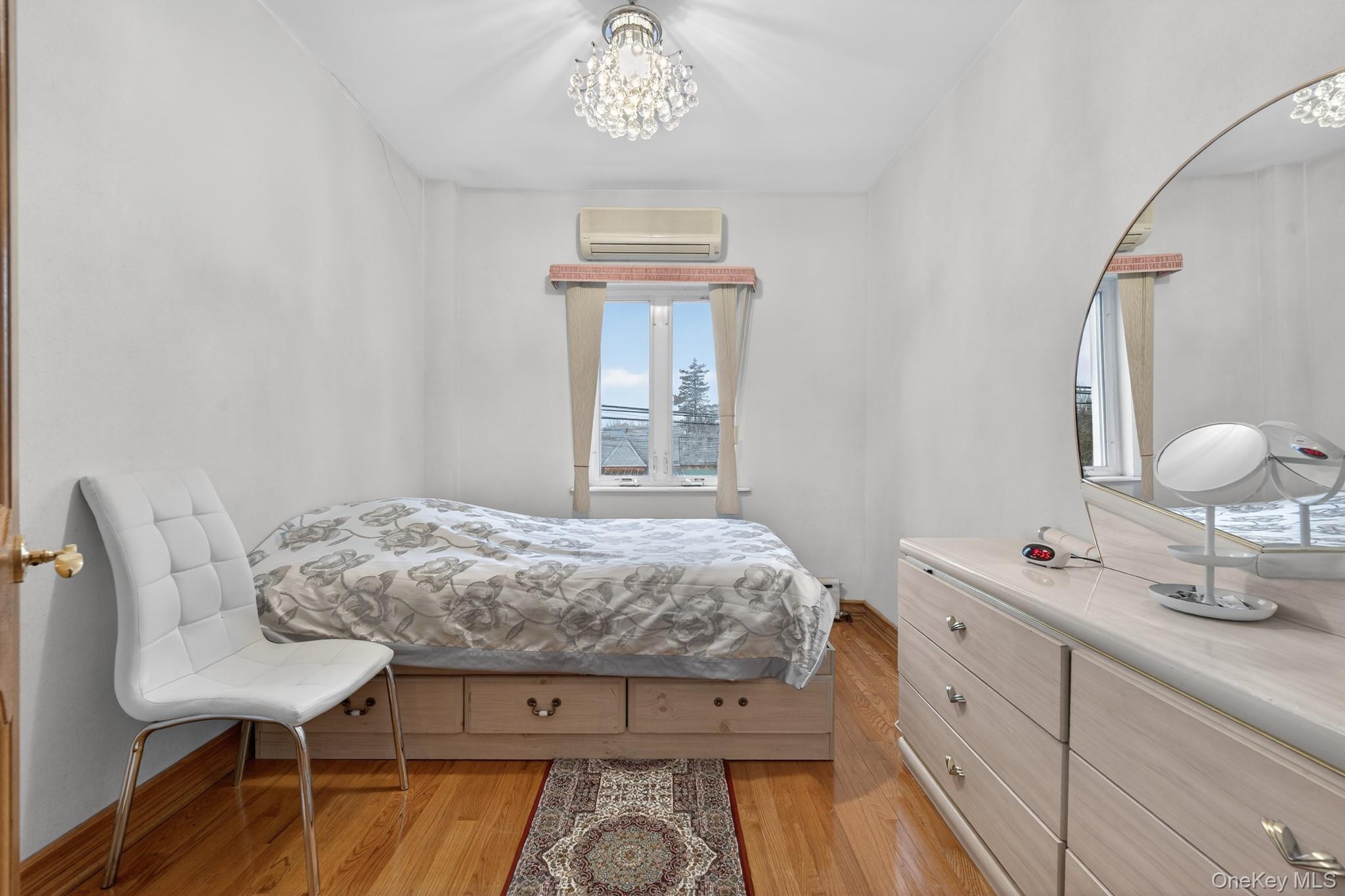 Single Family Alderton  Queens, NY 11374, MLS-971025-10