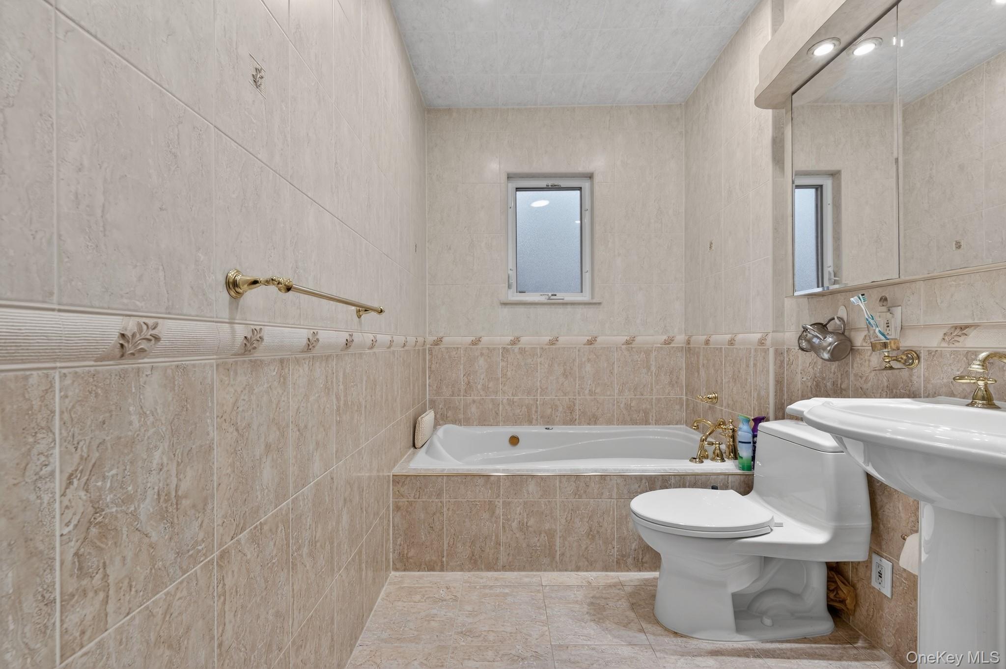 Single Family Alderton  Queens, NY 11374, MLS-971025-11