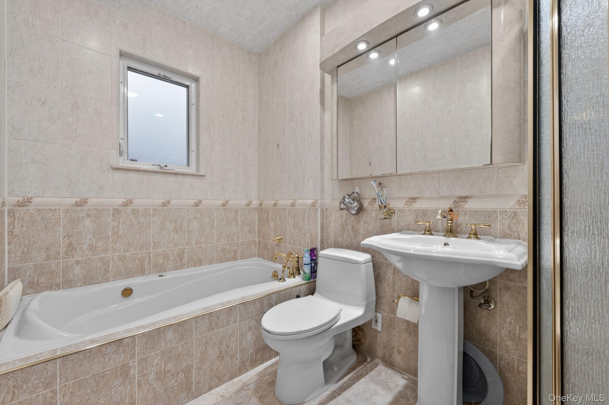 Single Family Alderton  Queens, NY 11374, MLS-971025-12