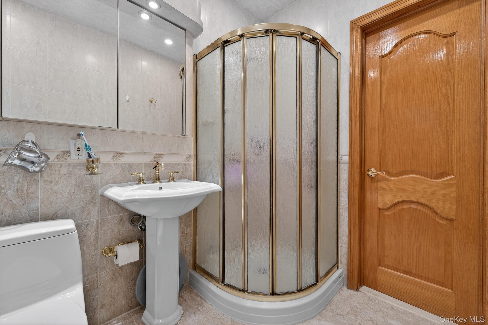 Single Family Alderton  Queens, NY 11374, MLS-971025-13