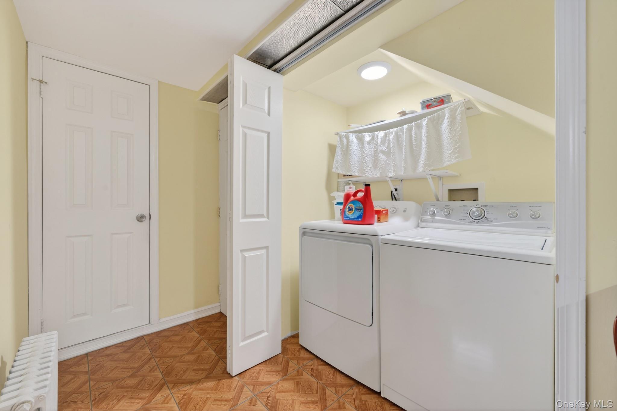 Single Family Alderton  Queens, NY 11374, MLS-971025-16