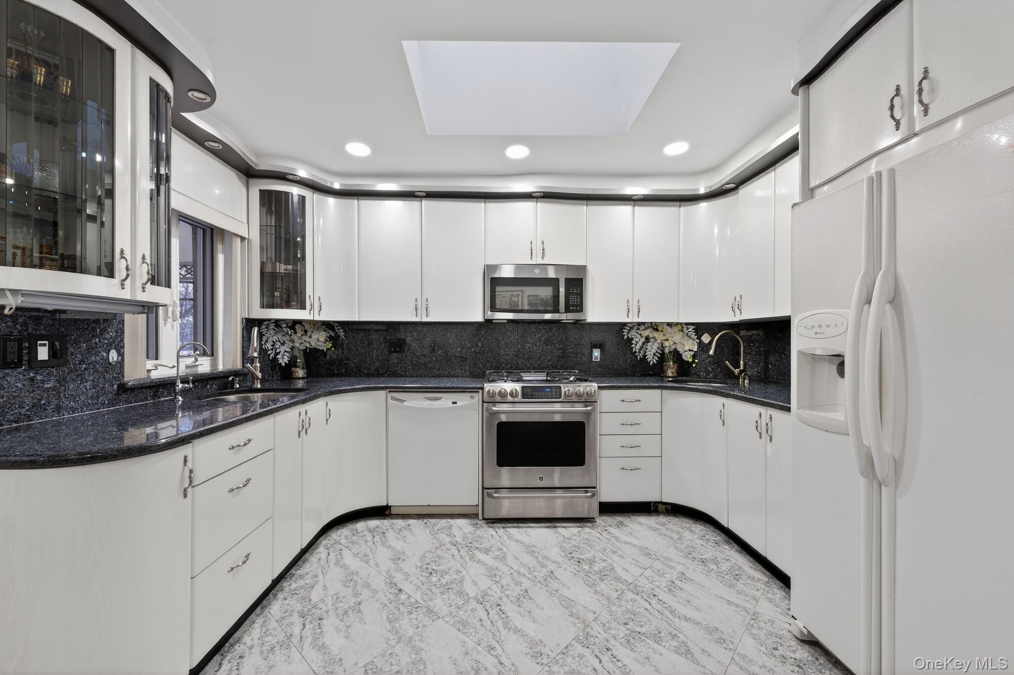 Single Family Alderton  Queens, NY 11374, MLS-971025-2