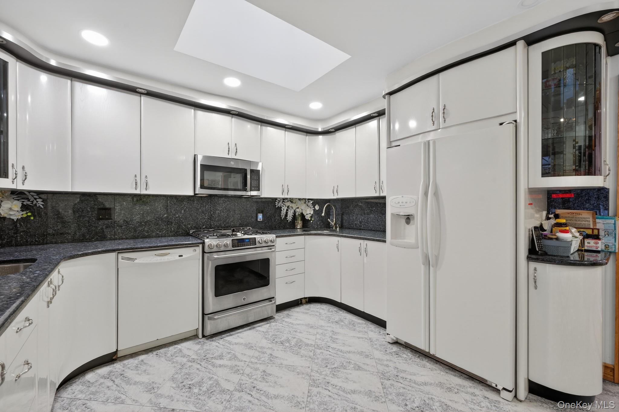 Single Family Alderton  Queens, NY 11374, MLS-971025-3