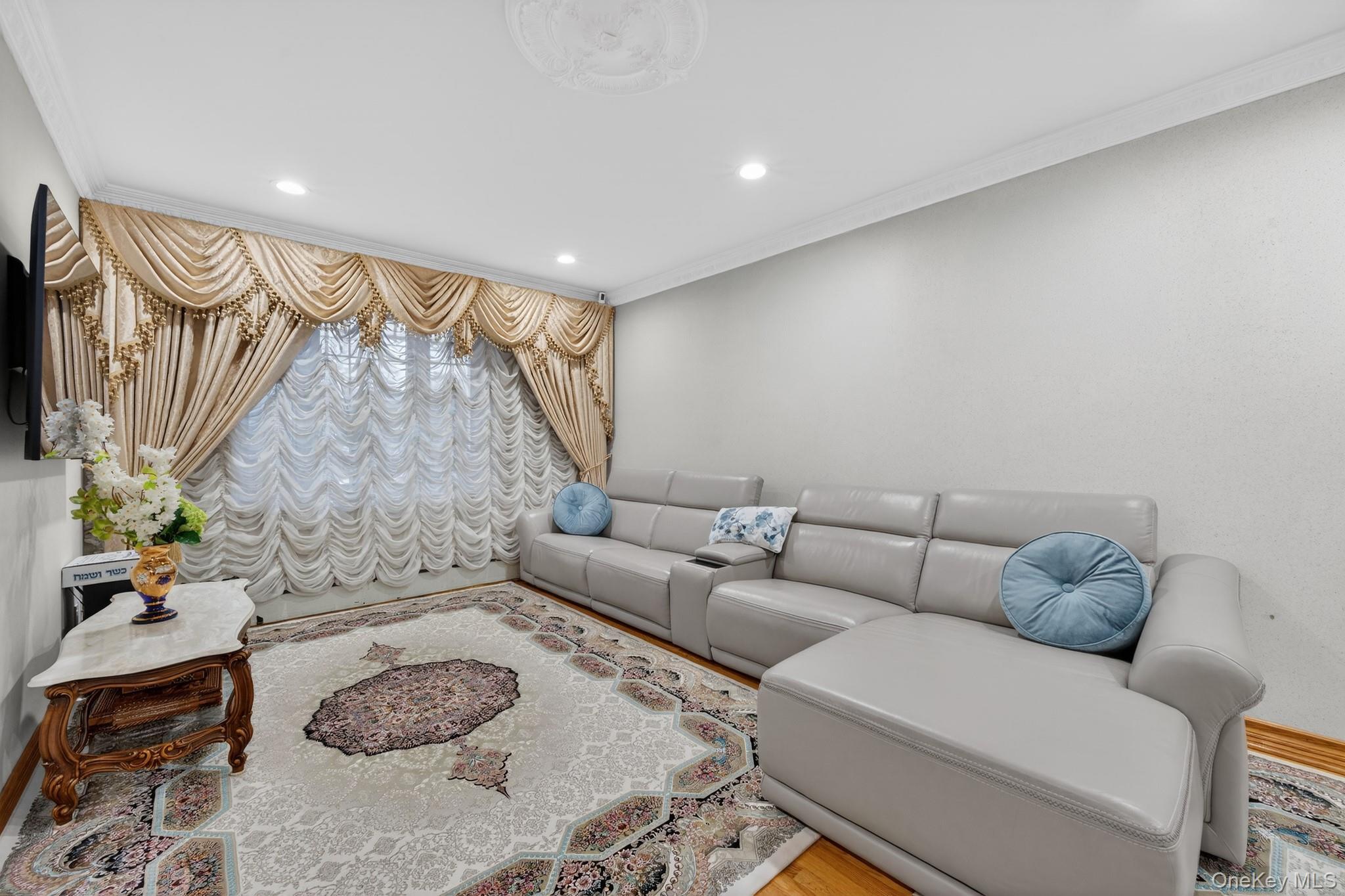 Single Family Alderton  Queens, NY 11374, MLS-971025-5