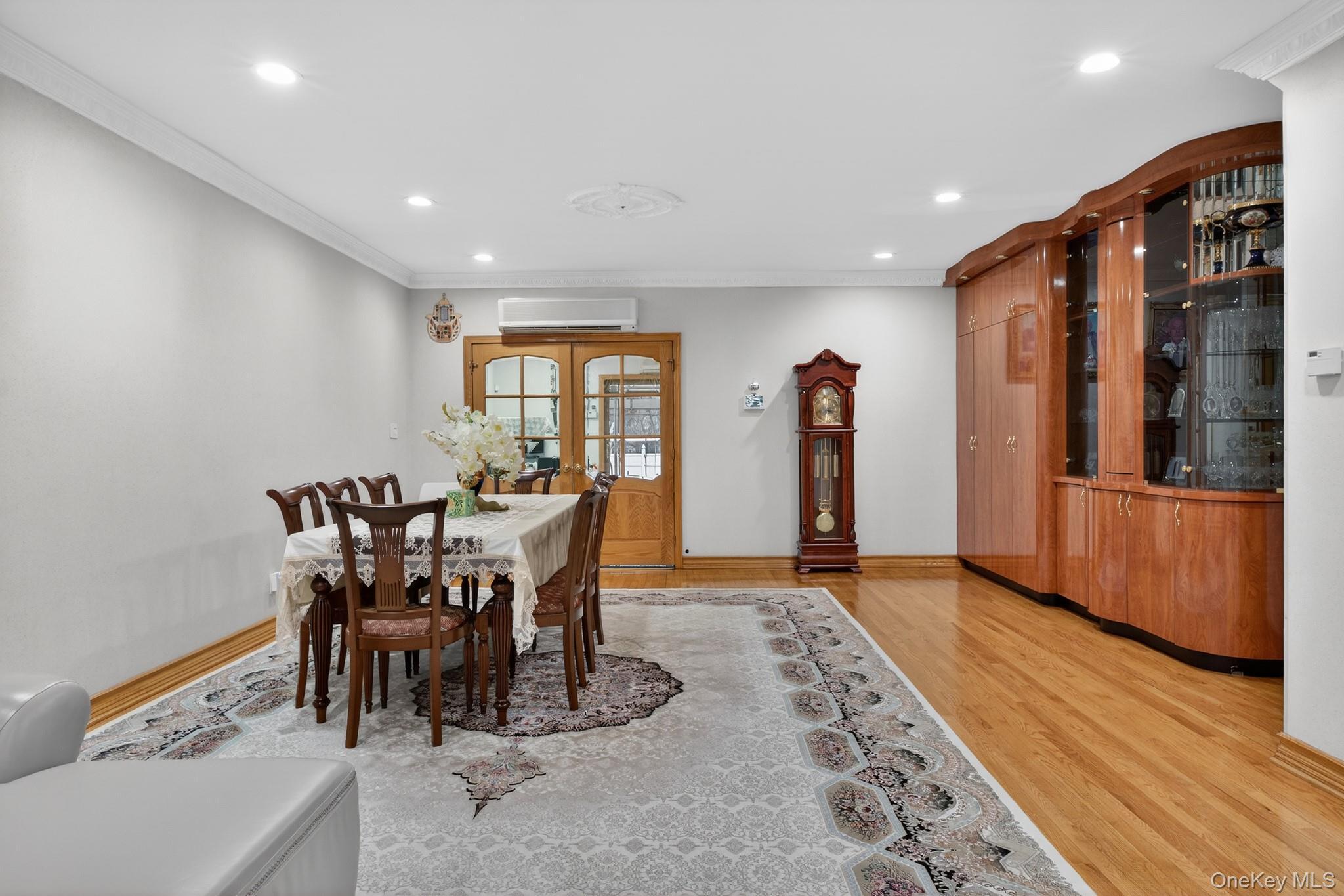 Single Family Alderton  Queens, NY 11374, MLS-971025-7