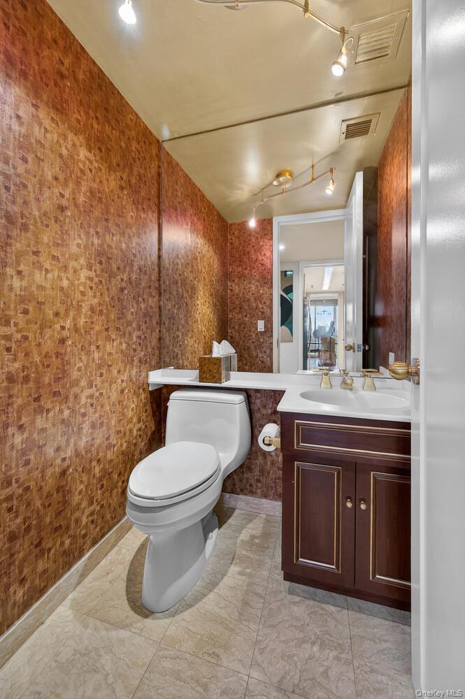 Condo Hilton  Nassau County, NY 11530, MLS-971055-14