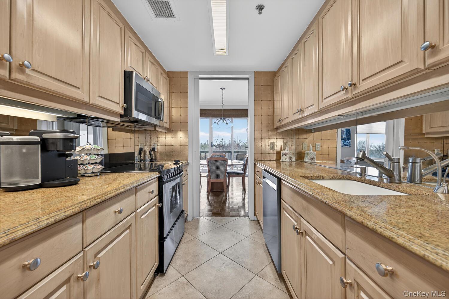 Condo Hilton  Nassau County, NY 11530, MLS-971055-17