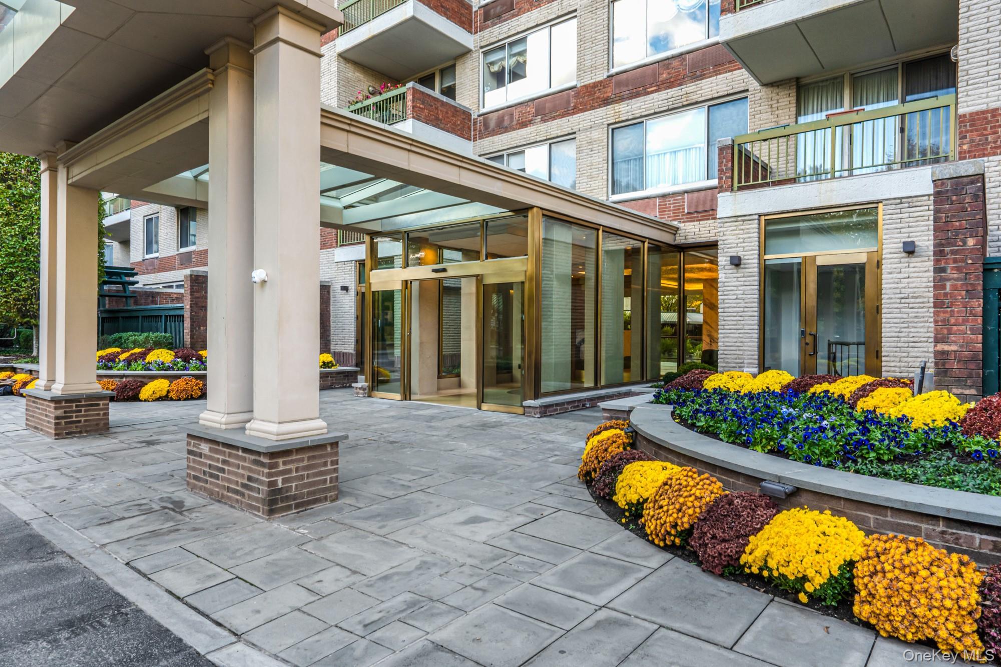 Condo Hilton  Nassau County, NY 11530, MLS-971055-34