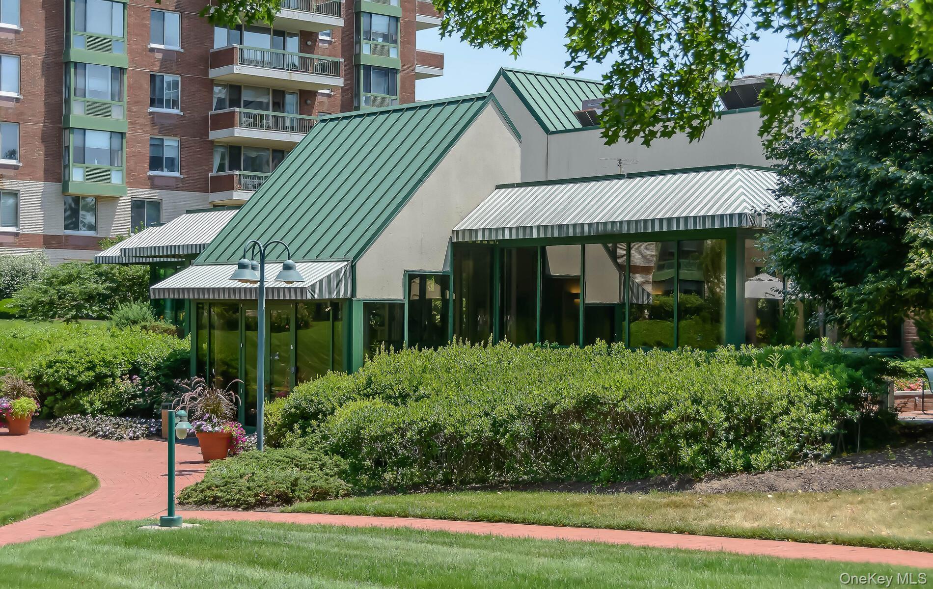 Condo Hilton  Nassau County, NY 11530, MLS-971055-35