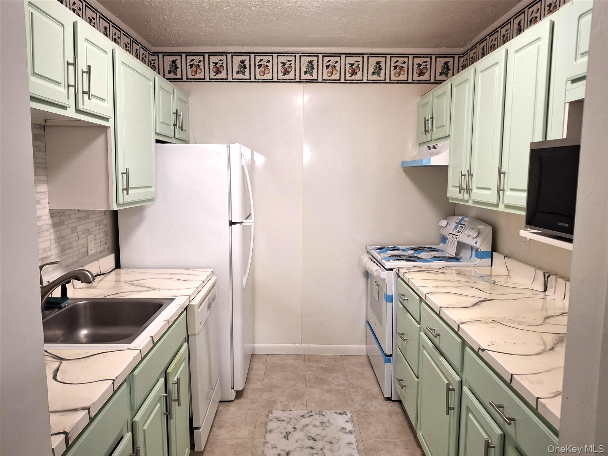 Condo White Gate  Dutchess County, NY 12590, MLS-971069-6