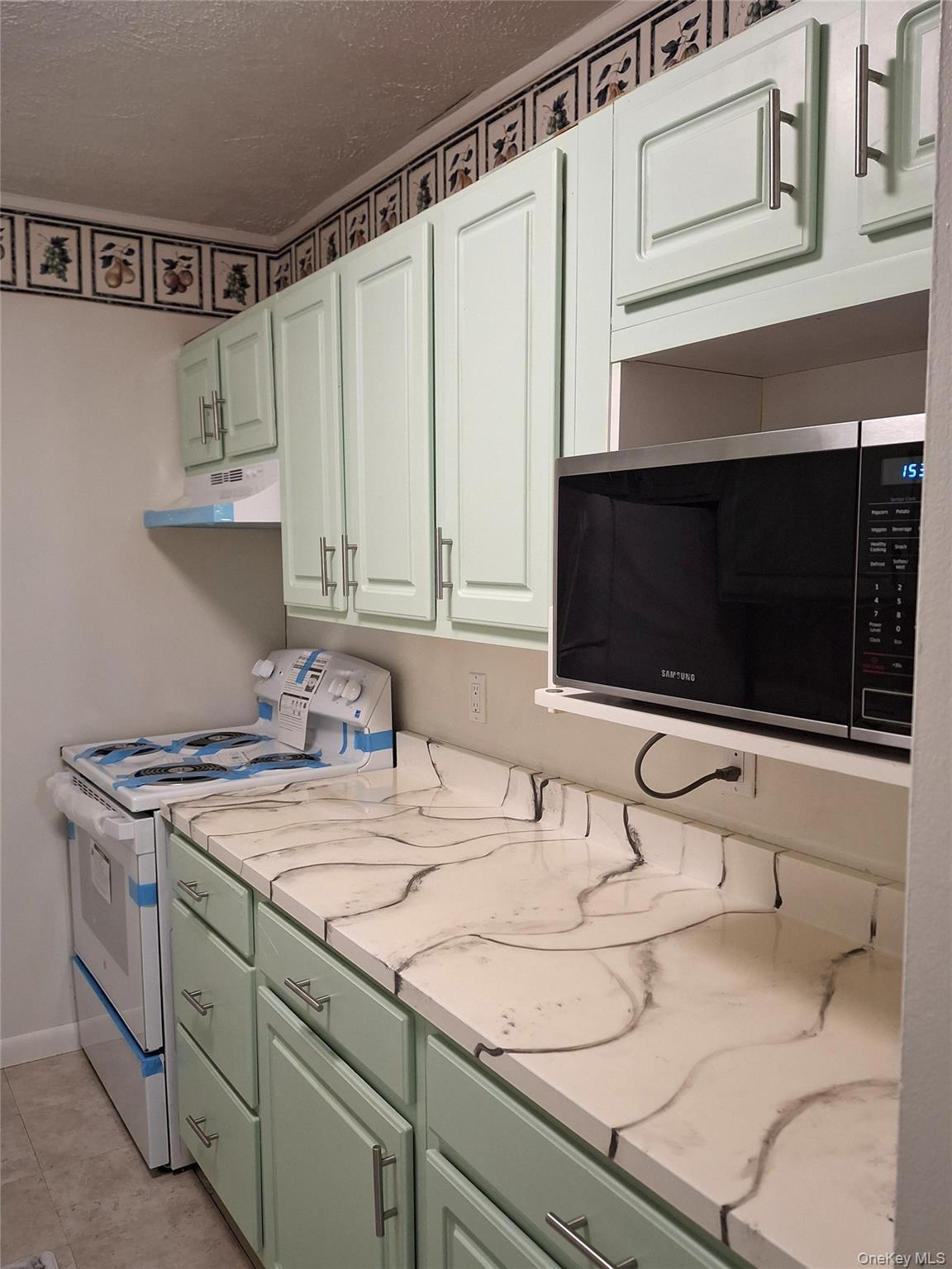 Condo White Gate  Dutchess County, NY 12590, MLS-971069-7