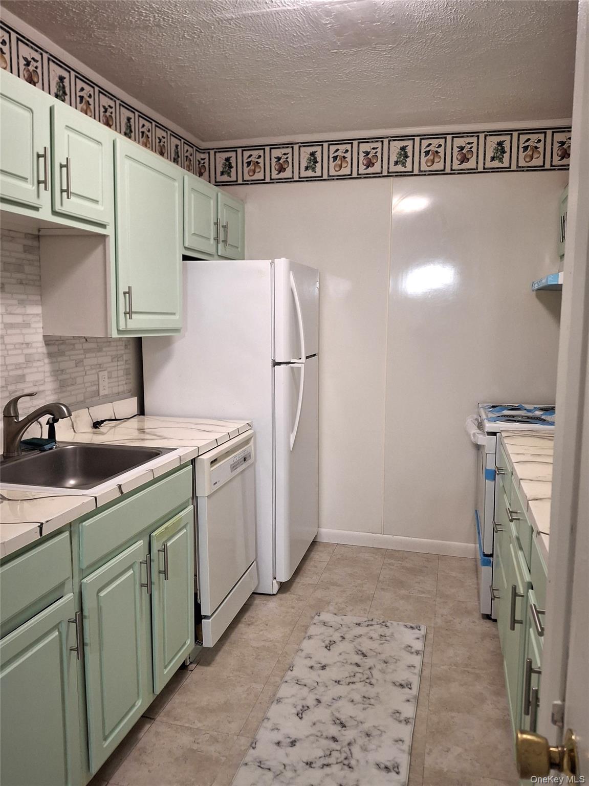 Condo White Gate  Dutchess County, NY 12590, MLS-971069-8