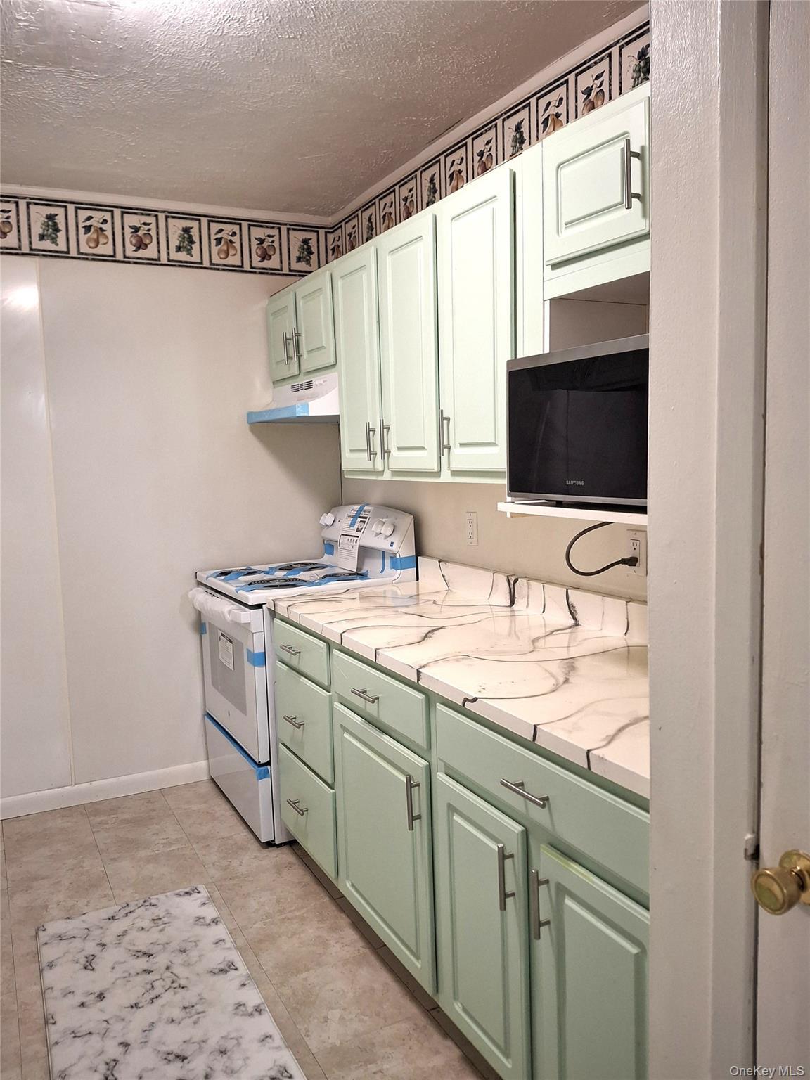 Condo White Gate  Dutchess County, NY 12590, MLS-971069-9