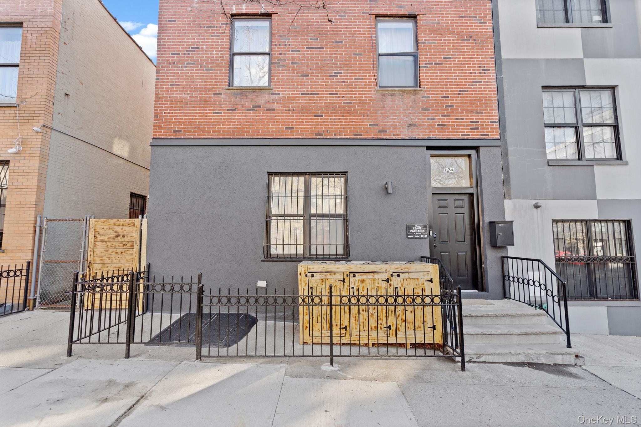 Single Family Thomas S Boyland  Brooklyn, NY 11233, MLS-971096-33