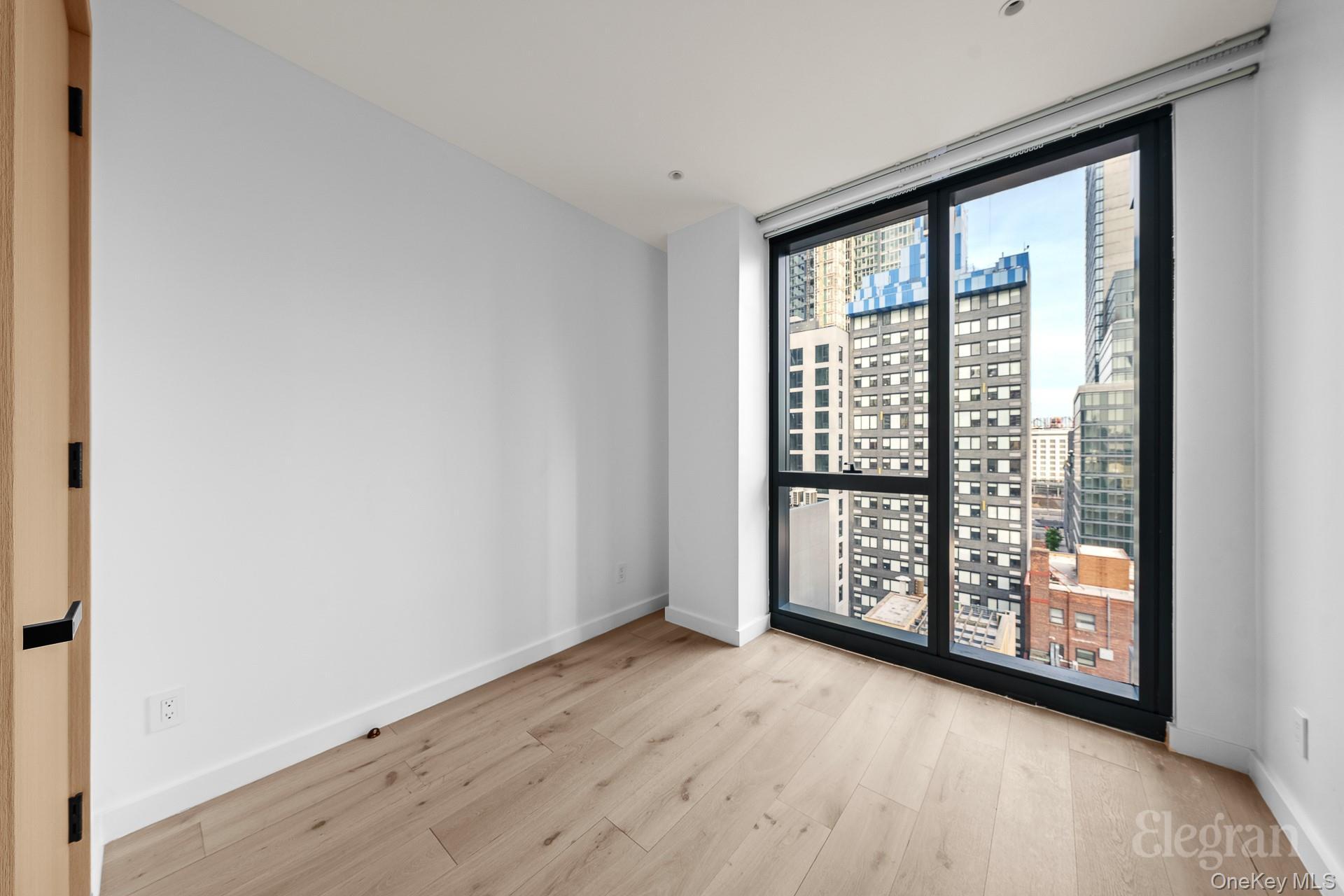 Condo Hunter  Queens, NY 11101, MLS-971100-12