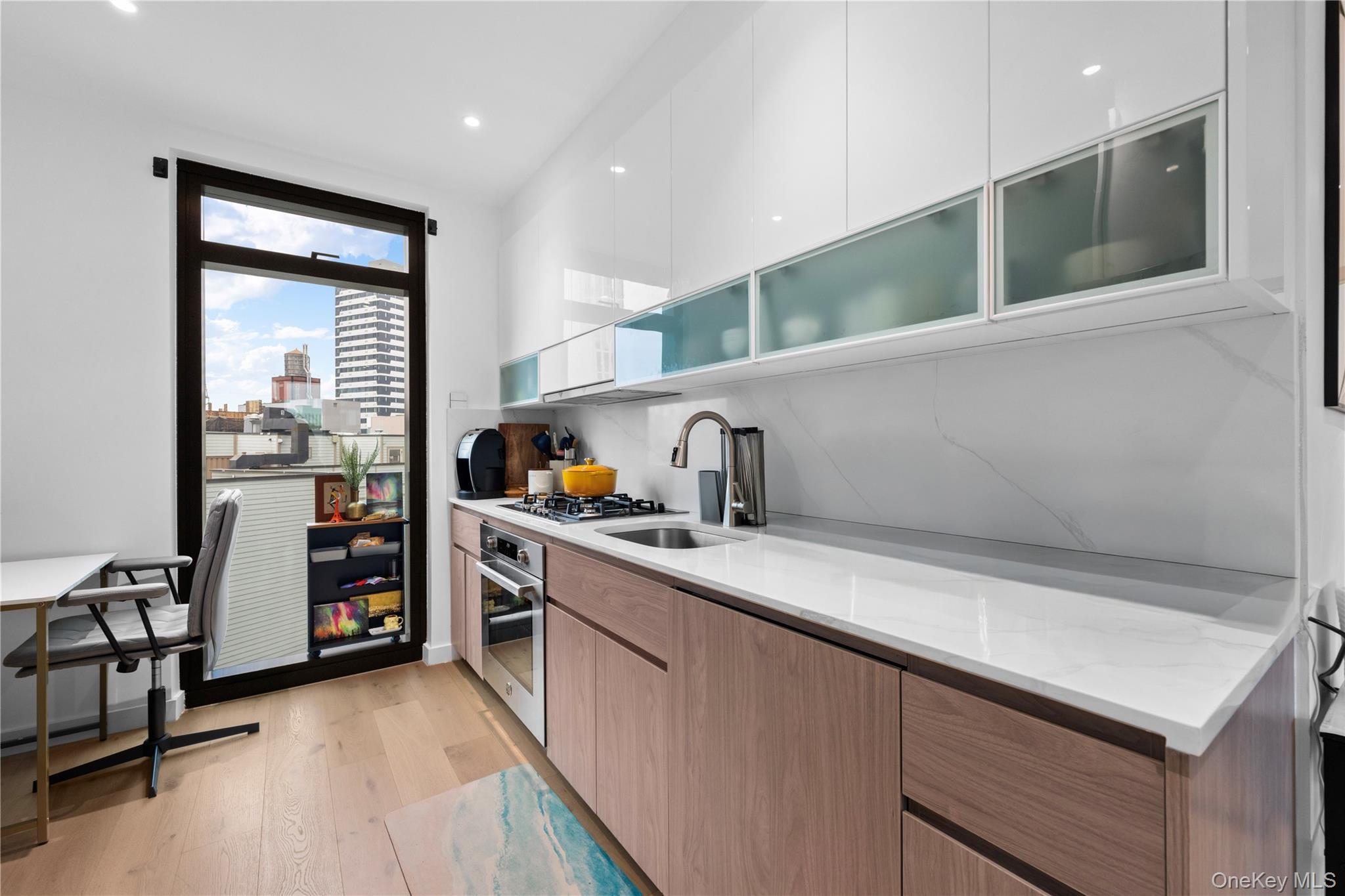 Condo Hunter  Queens, NY 11101, MLS-971100-4