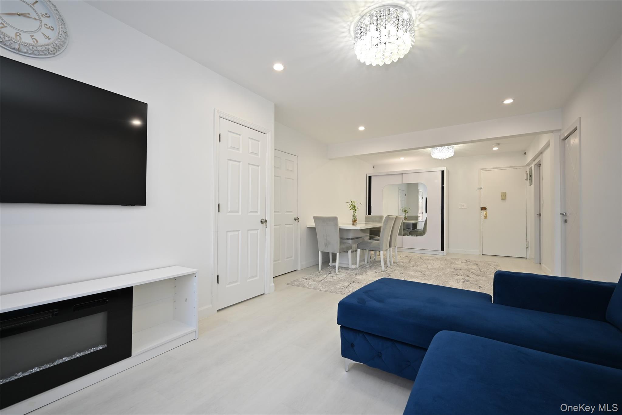 Condo Queens  Queens, NY 11375, MLS-971117-11