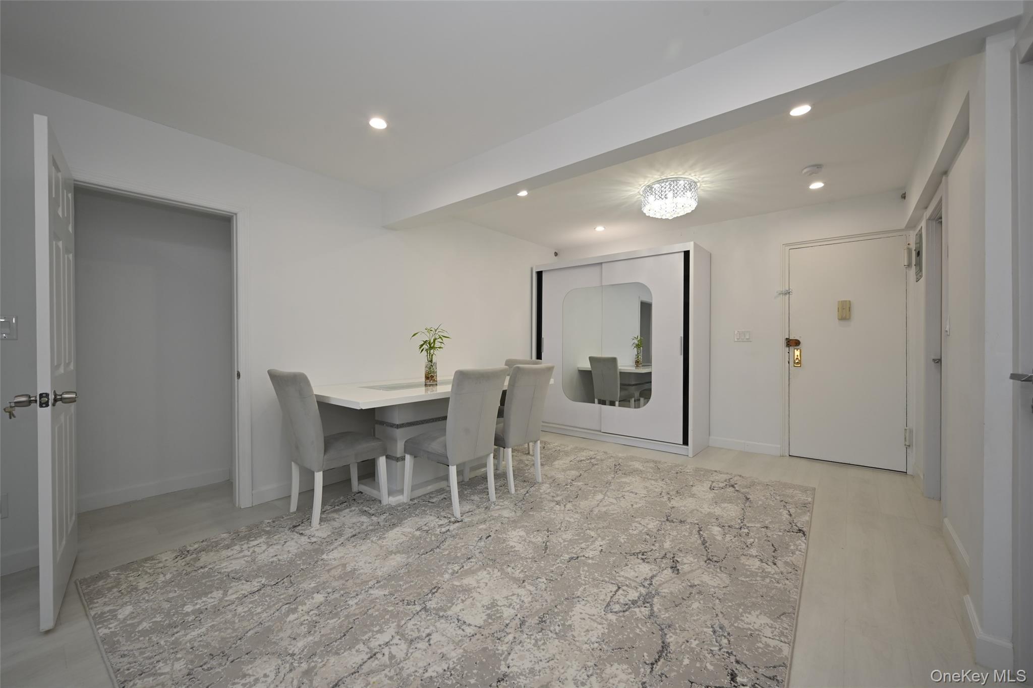 Condo Queens  Queens, NY 11375, MLS-971117-5