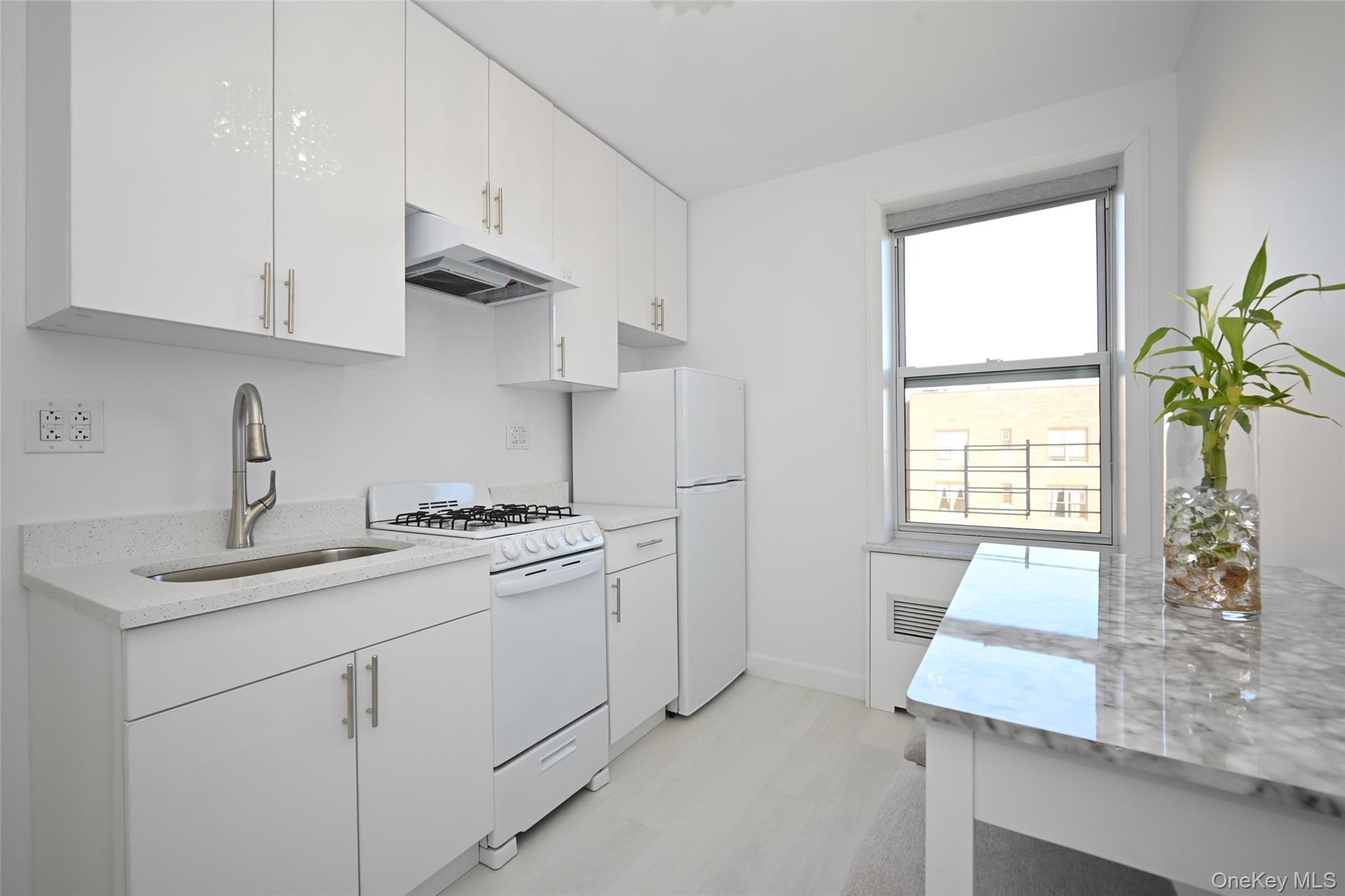 Condo Queens  Queens, NY 11375, MLS-971117-7