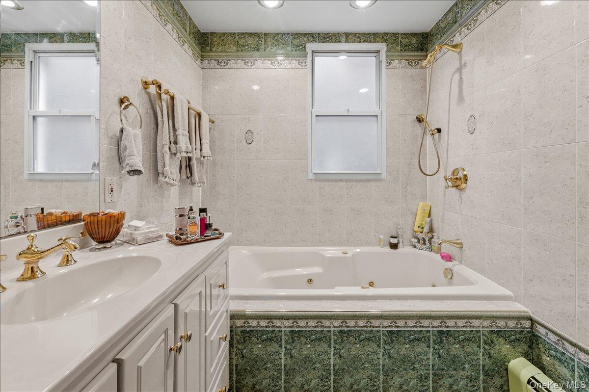 Single Family 83rd Queens, NY 11372, MLS-971196-10