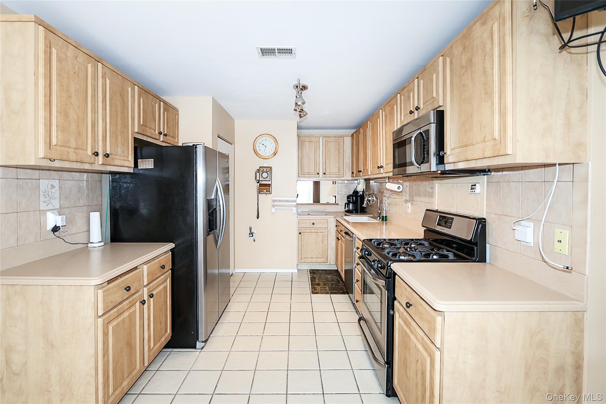 Condo Kristin  Suffolk County, NY 11788, MLS-971197-4