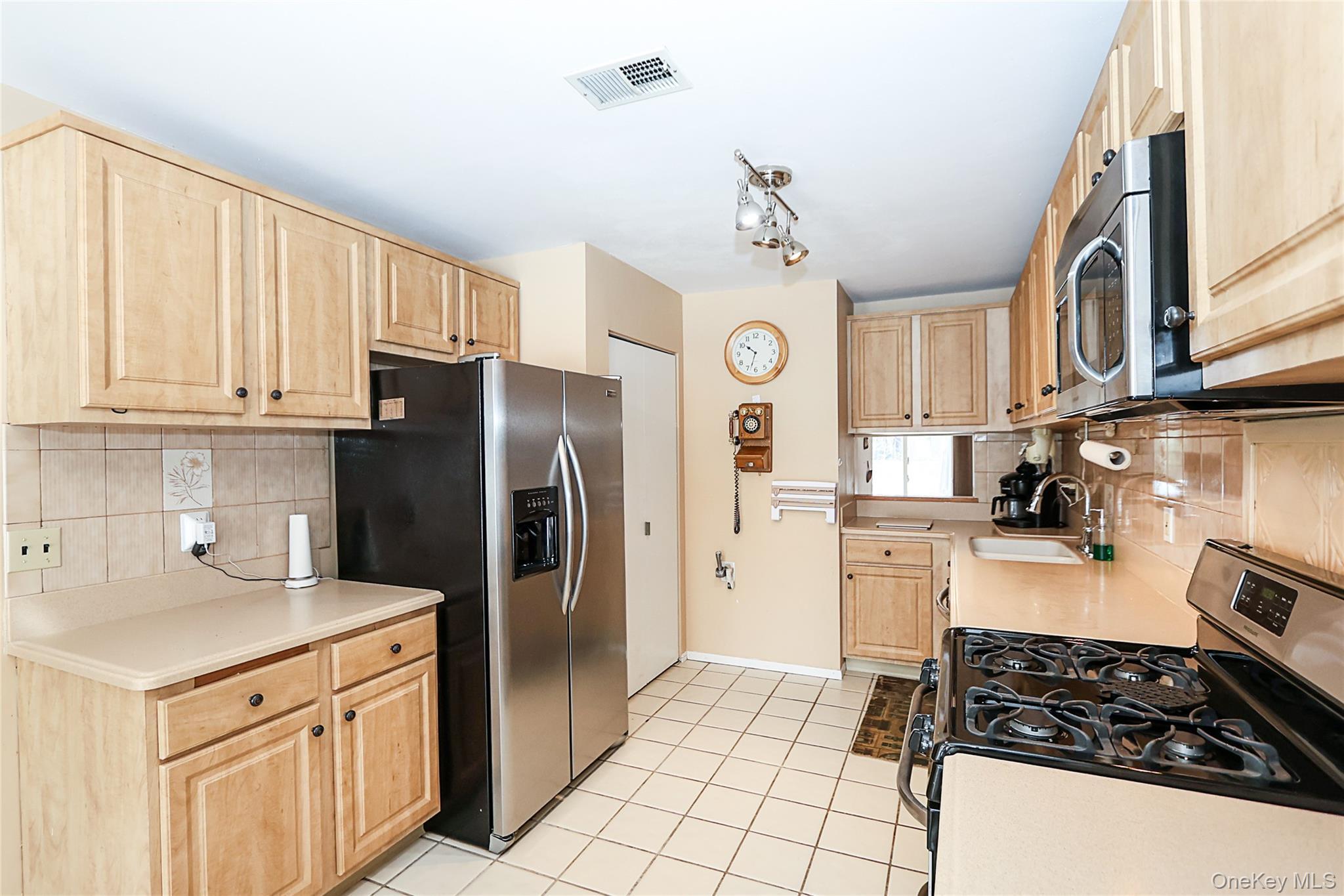 Condo Kristin  Suffolk County, NY 11788, MLS-971197-5