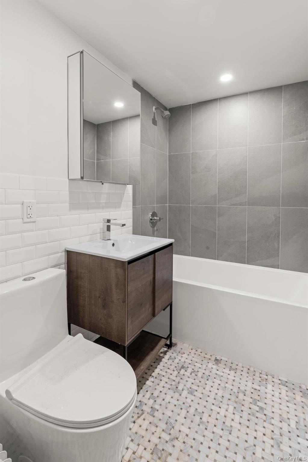 Condo Vernon  Brooklyn, NY 11206, MLS-971302-15