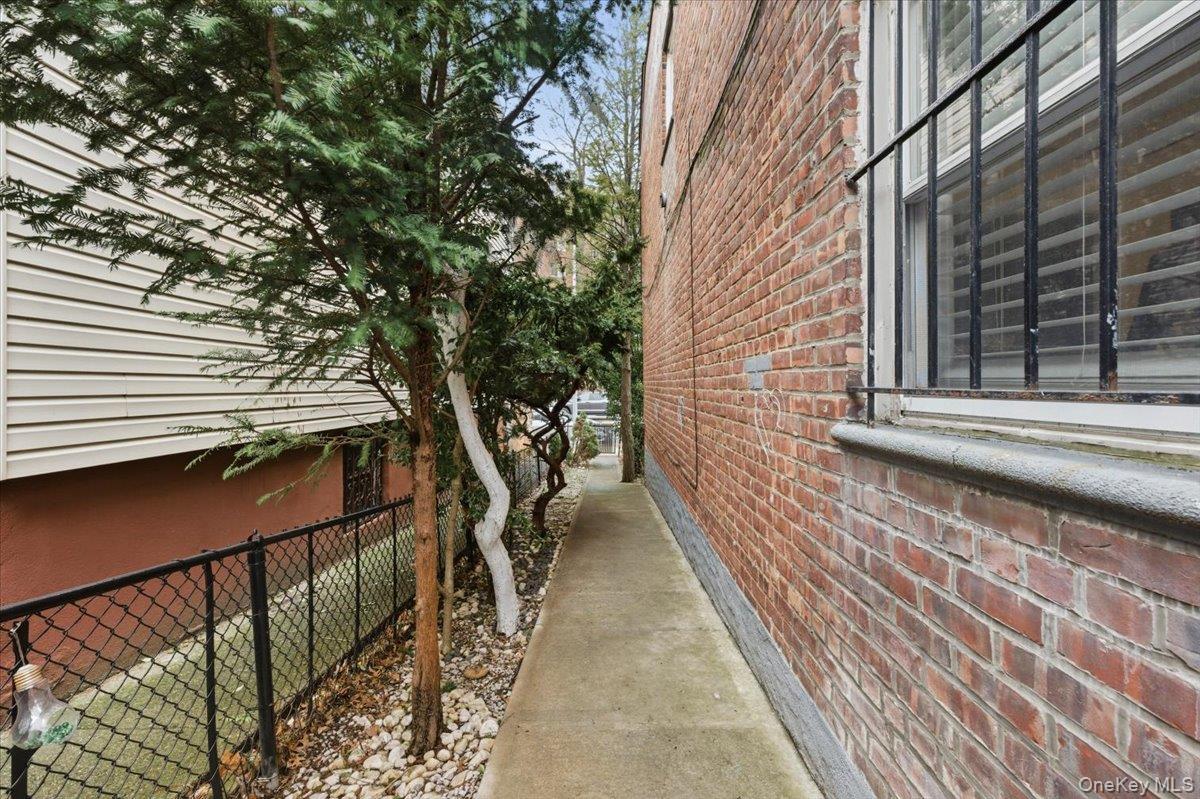 Single Family Adee  Bronx, NY 10469, MLS-971325-21