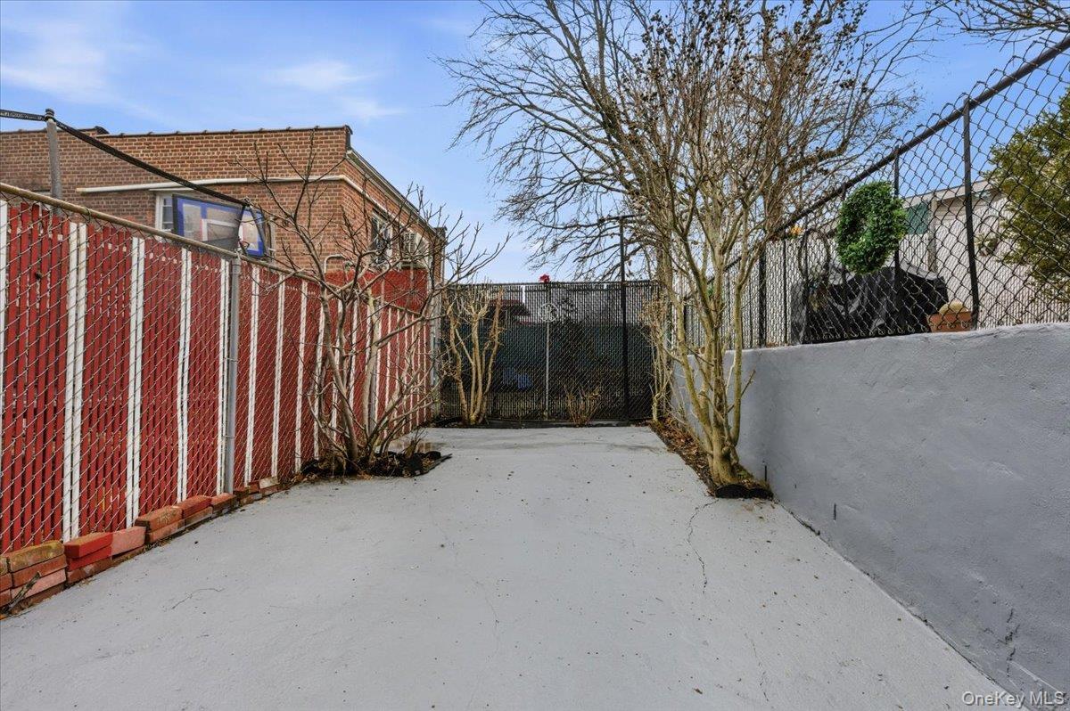 Single Family Adee  Bronx, NY 10469, MLS-971325-23