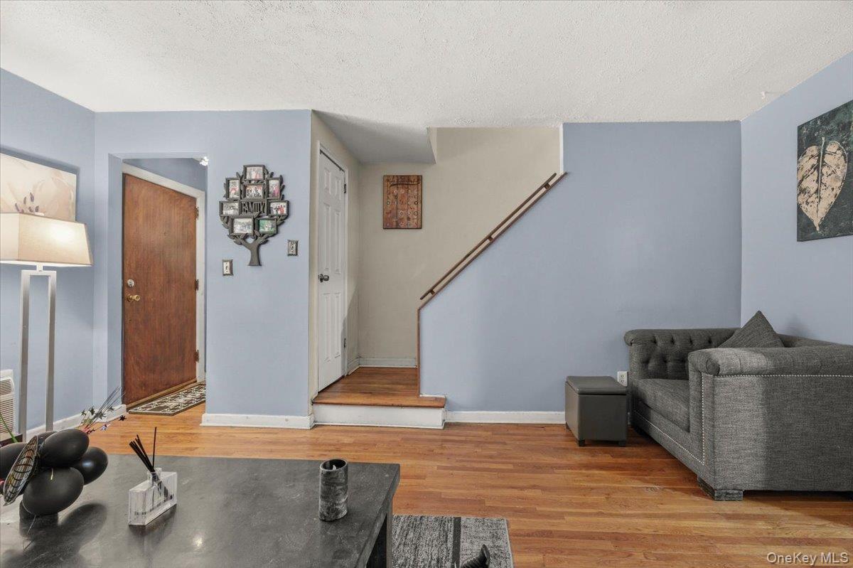 Single Family Adee  Bronx, NY 10469, MLS-971325-4