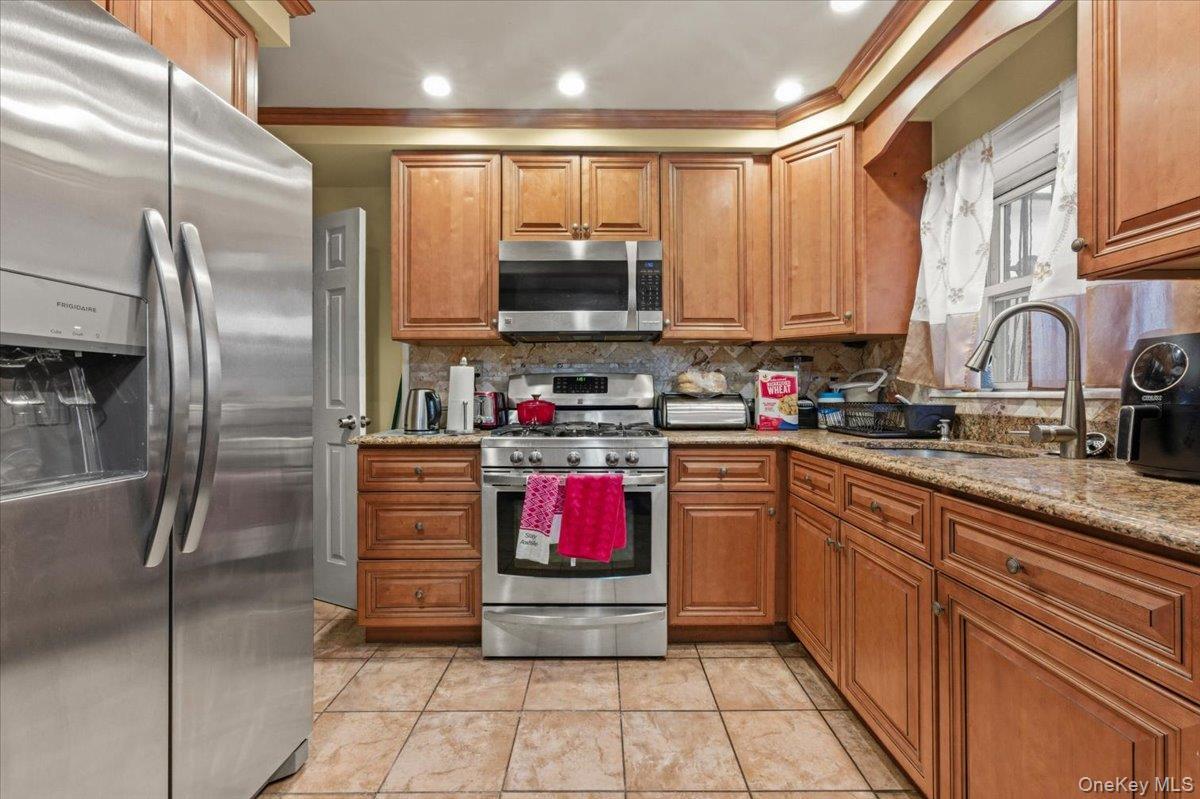 Single Family Adee  Bronx, NY 10469, MLS-971325-8