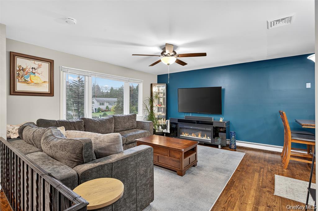 Single Family Velie  Dutchess County, NY 12540, MLS-971384-12