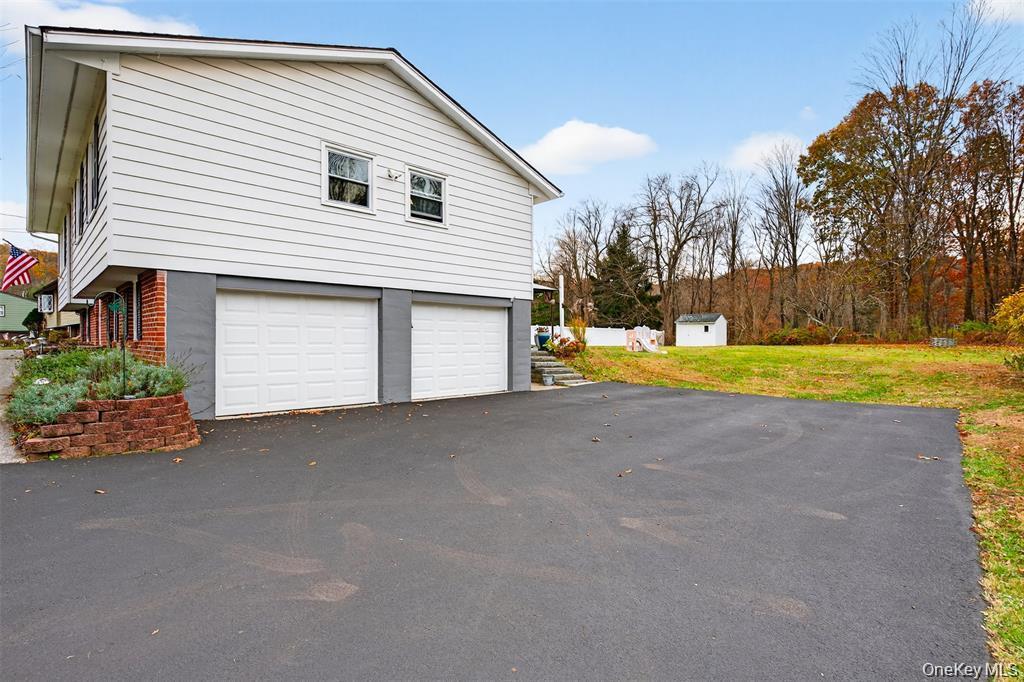 Single Family Velie  Dutchess County, NY 12540, MLS-971384-34