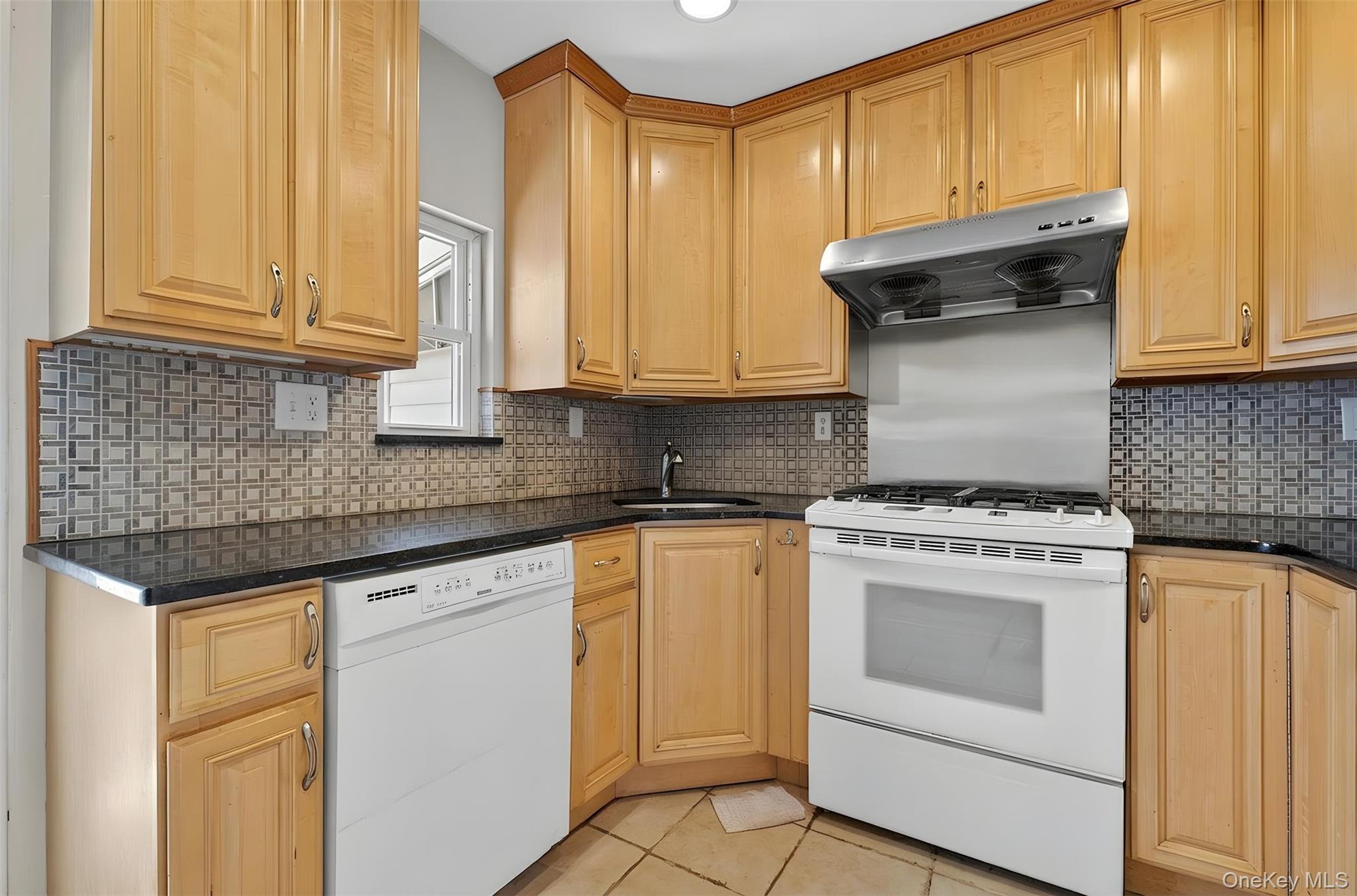 Single Family 199th  Queens, NY 11365, MLS-971396-8