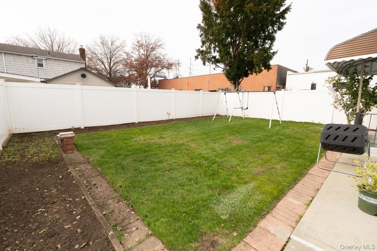 Single Family S 10th Street Nassau County, NY 11040, MLS-971409-28