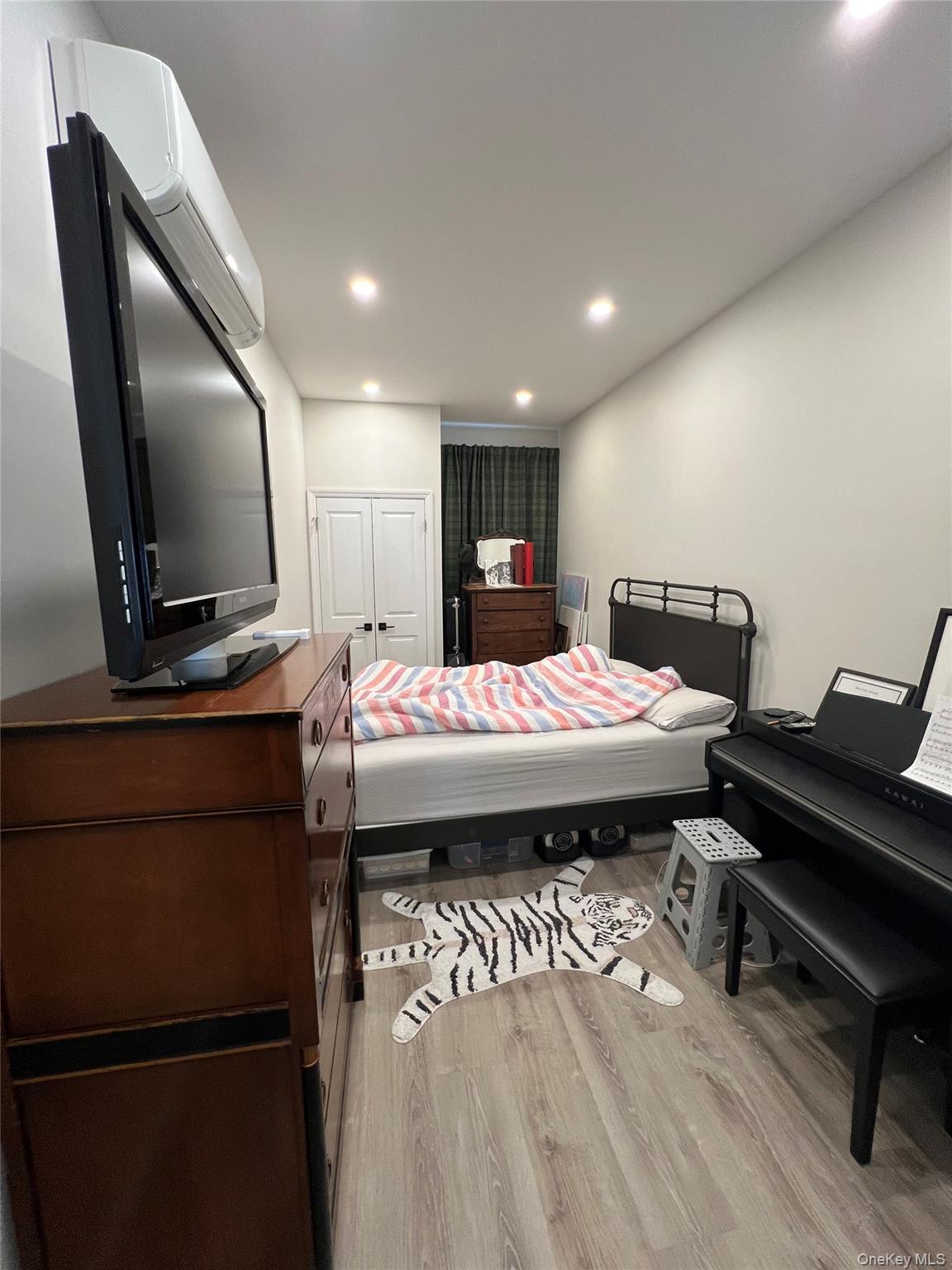 Single Family 47th  Queens, NY 11104, MLS-971452-10