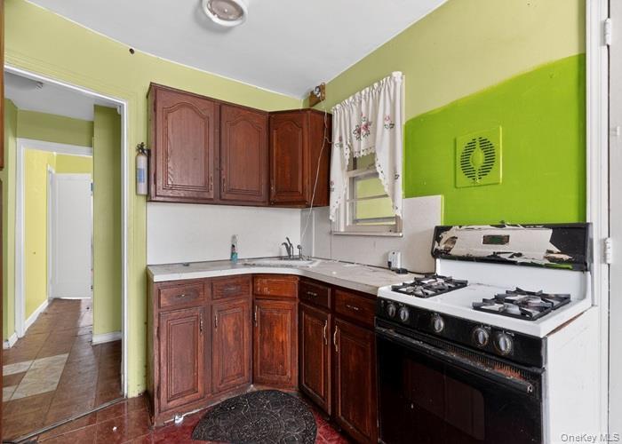 Single Family Ivy  Nassau County, NY 11552, MLS-971466-10