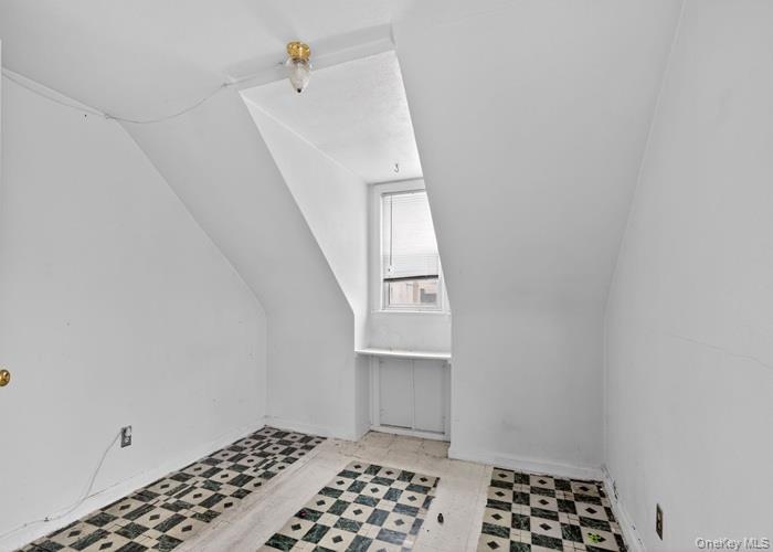 Single Family Ivy  Nassau County, NY 11552, MLS-971466-17