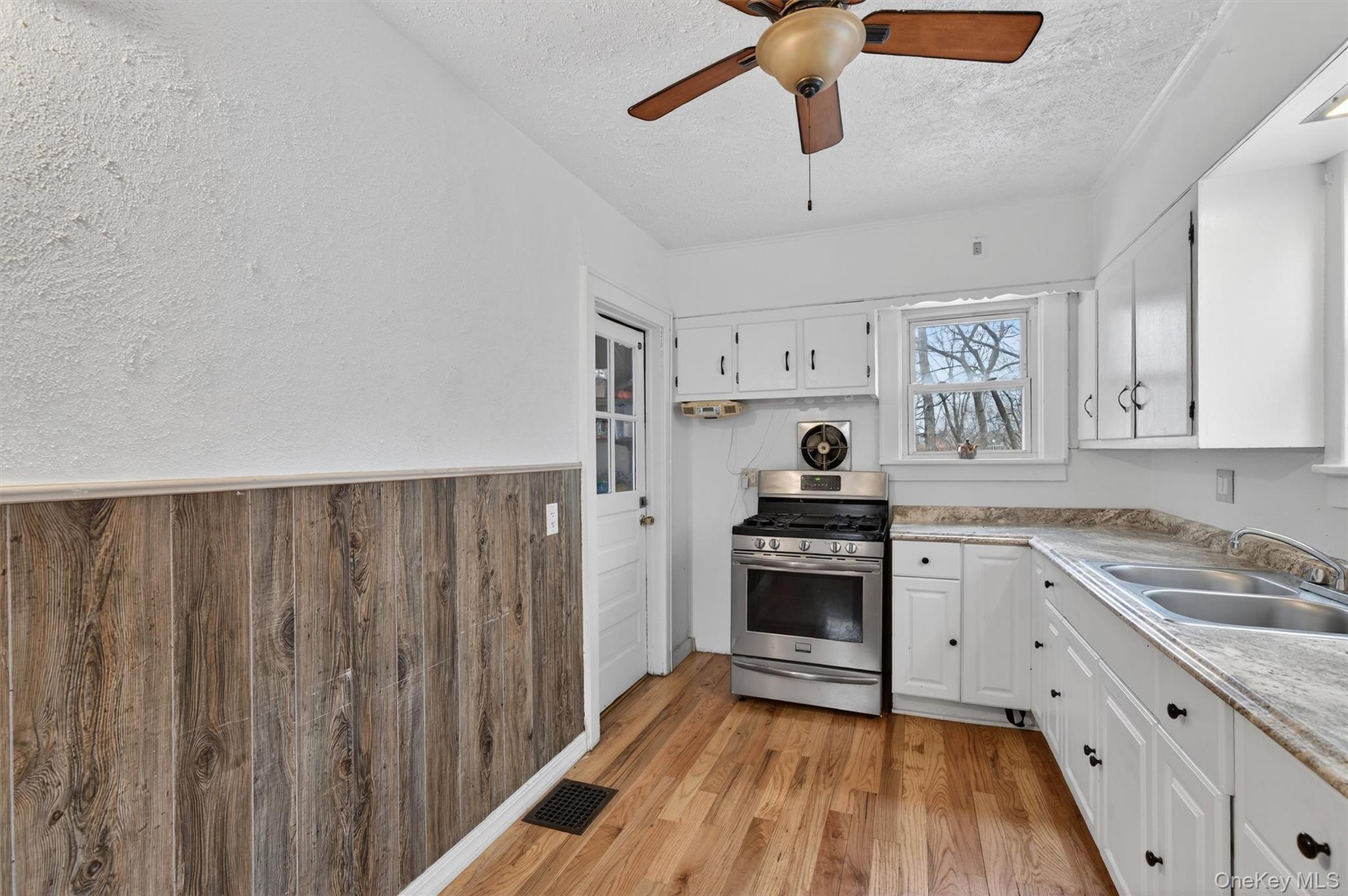 Single Family Lafayette Orange County, NY 10940, MLS-971493-16