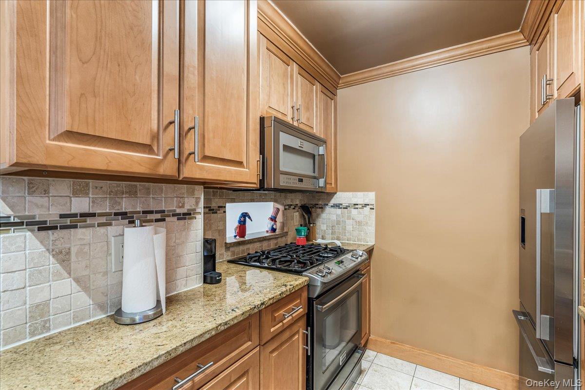 Coop 215th  Queens, NY 11360, MLS-971539-10