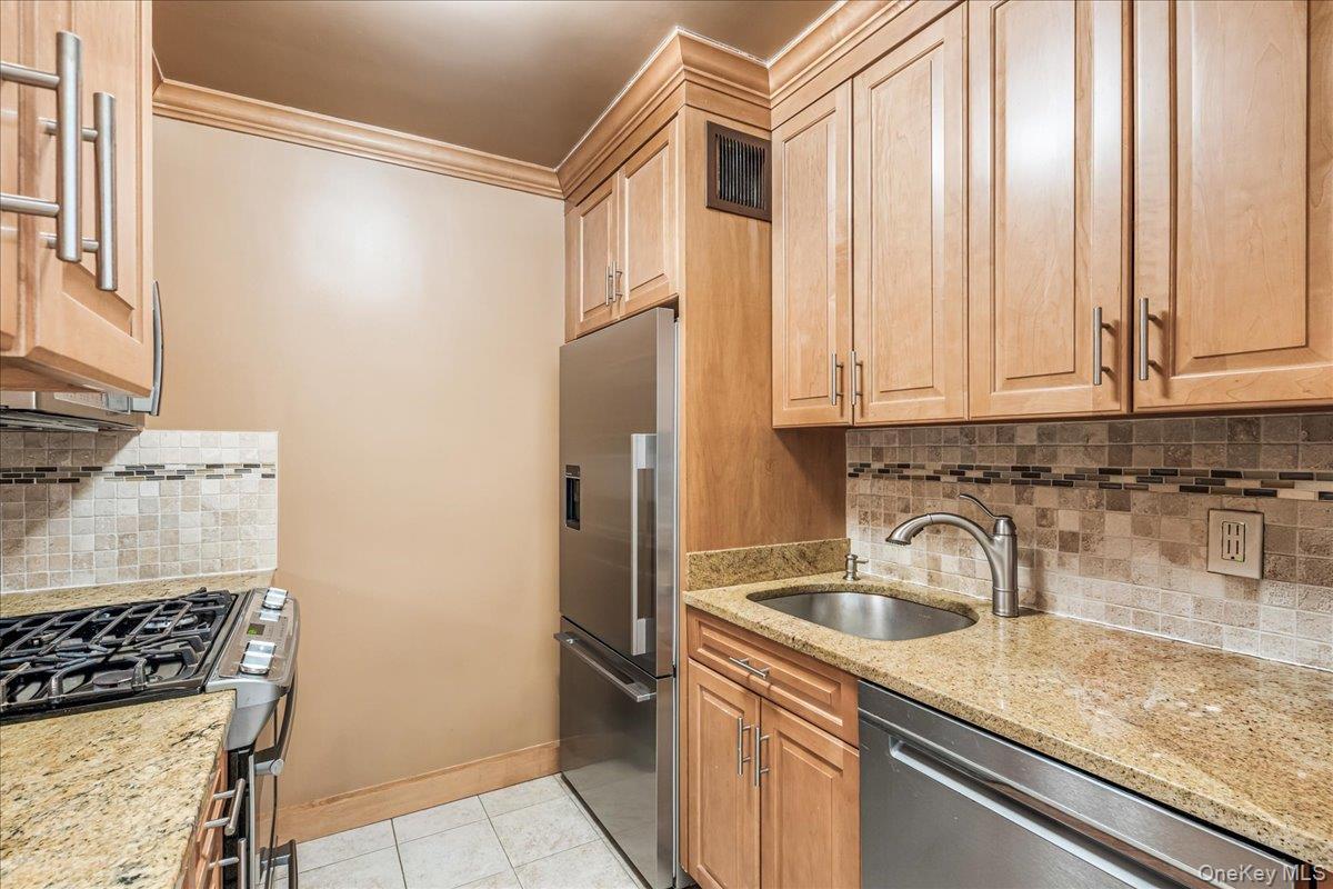 Coop 215th  Queens, NY 11360, MLS-971539-9