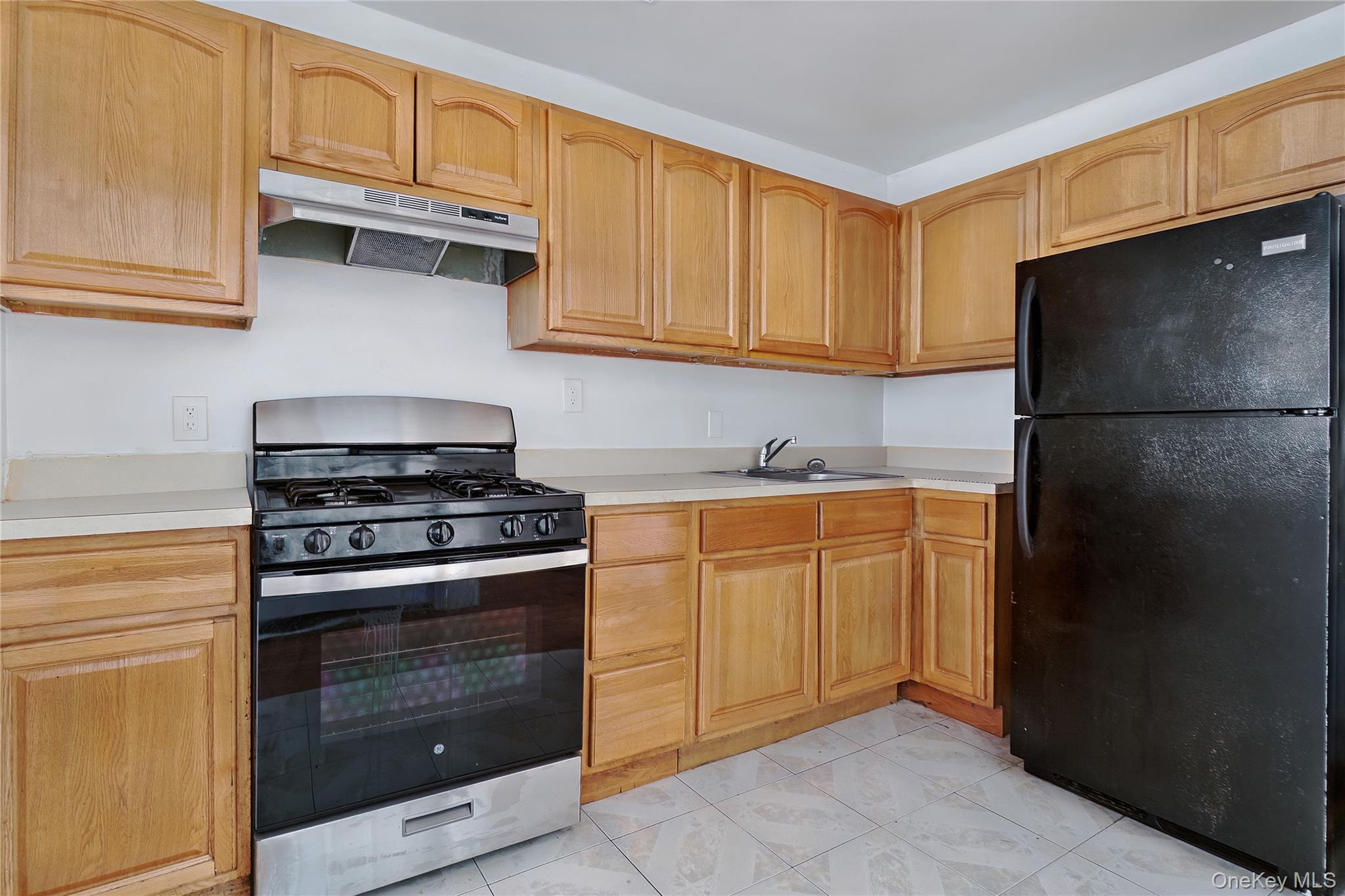 Single Family Hemlock  Brooklyn, NY 11208, MLS-971541-6