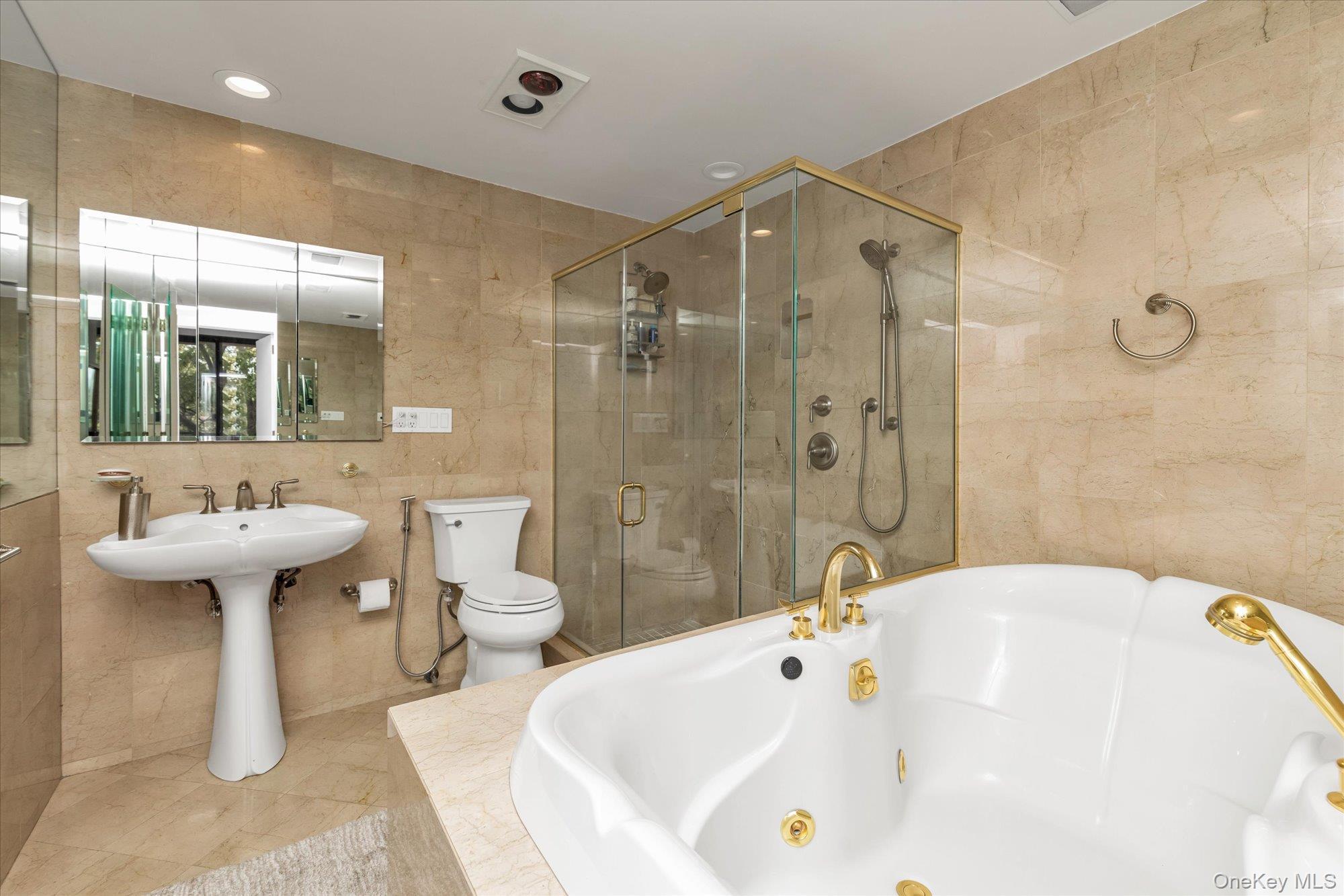 Coop 162  Queens, NY 11357, MLS-971570-11