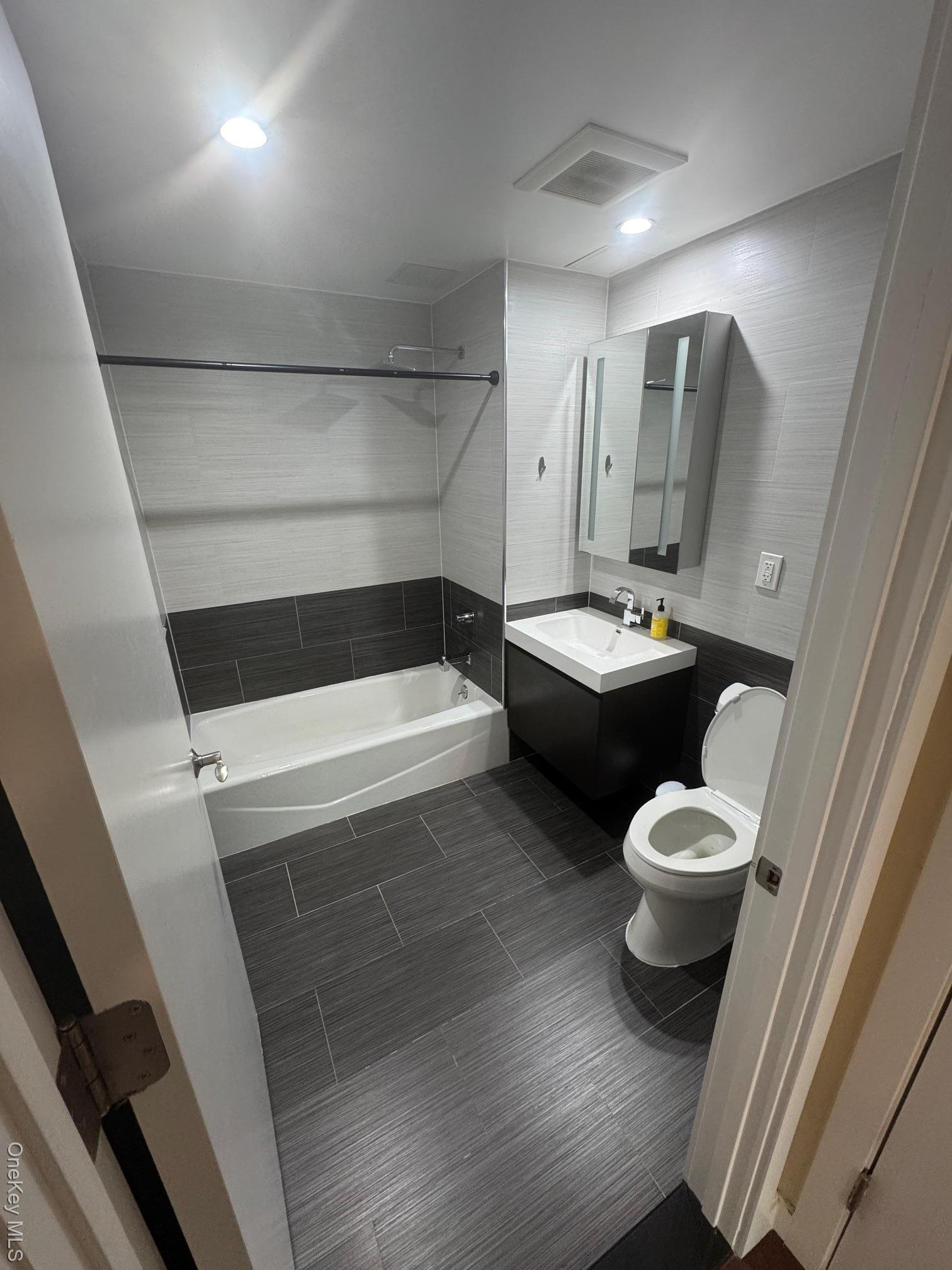 Condo 37th  Queens, NY 11354, MLS-971618-5