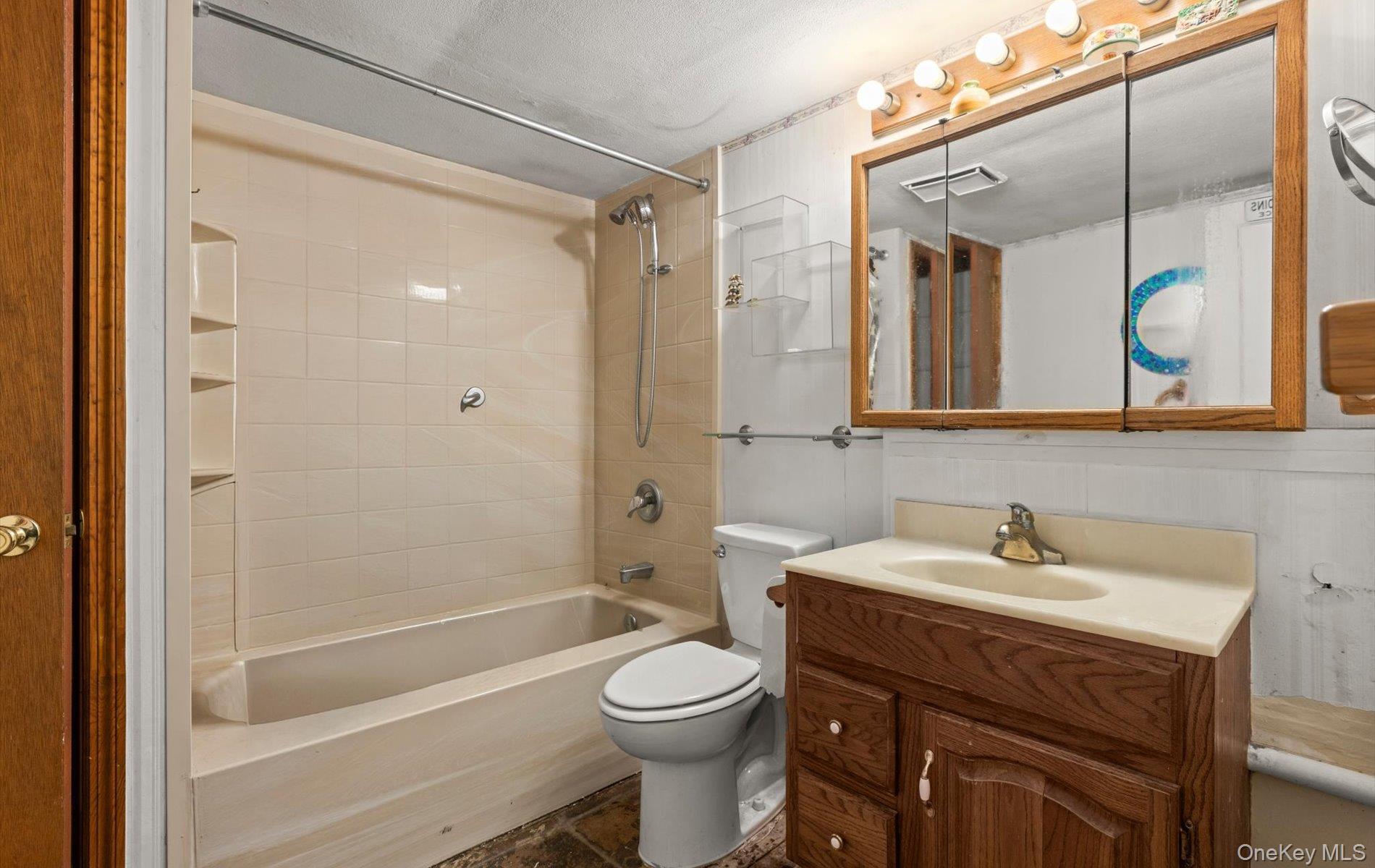 Single Family Old Medford  Suffolk County, NY 11763, MLS-971626-11