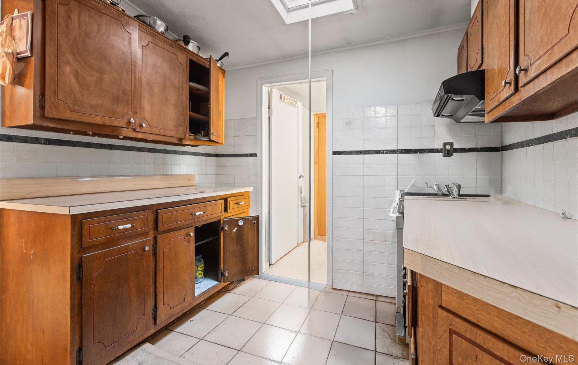 Single Family Old Medford  Suffolk County, NY 11763, MLS-971626-9