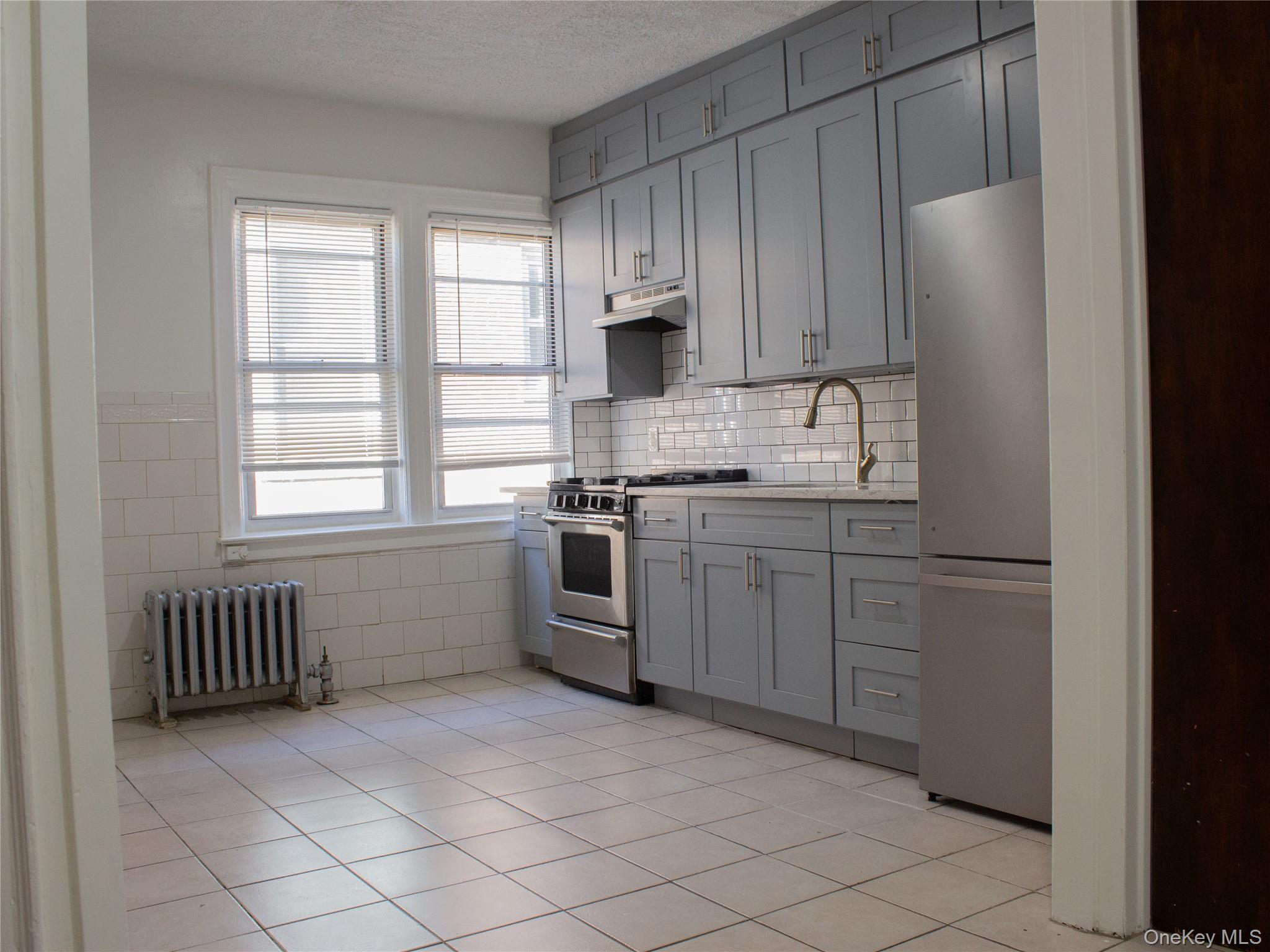 Apartment Coddington  Bronx, NY 10461, MLS-971640-16